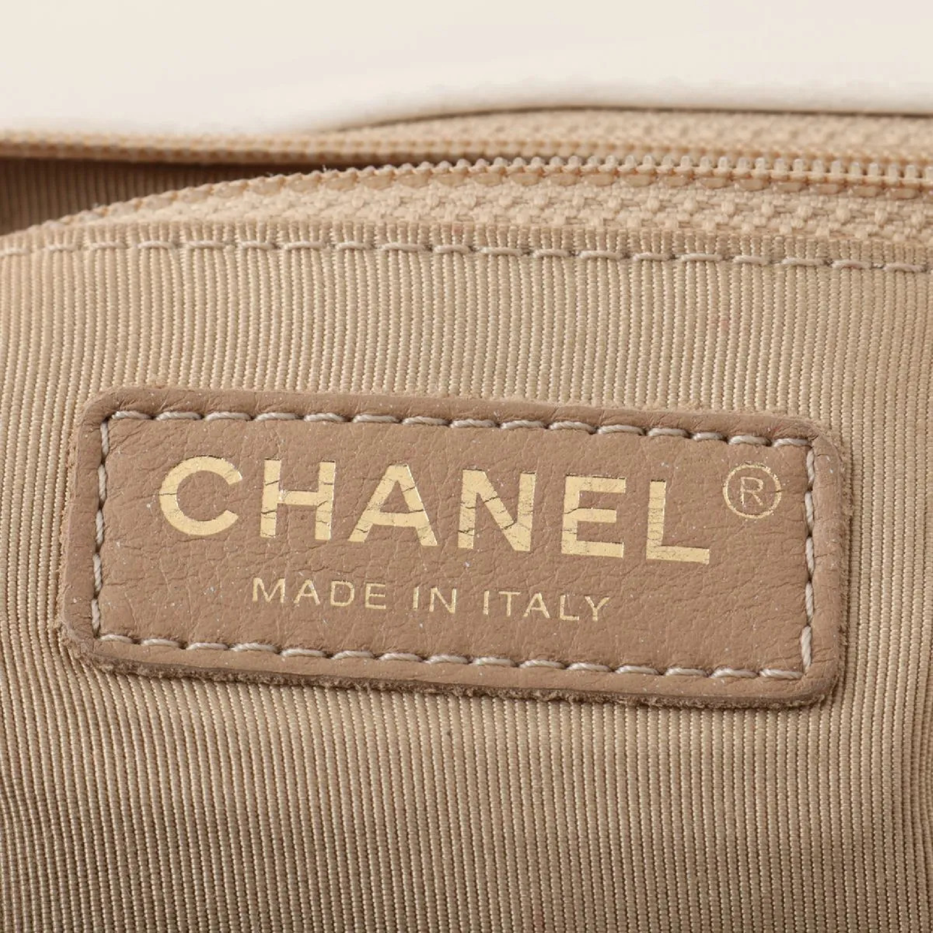 Matelassé Leather Single Flap Single Chain Bag, with seal and card, serial number in the 29 range, shoulder bag. — view 9