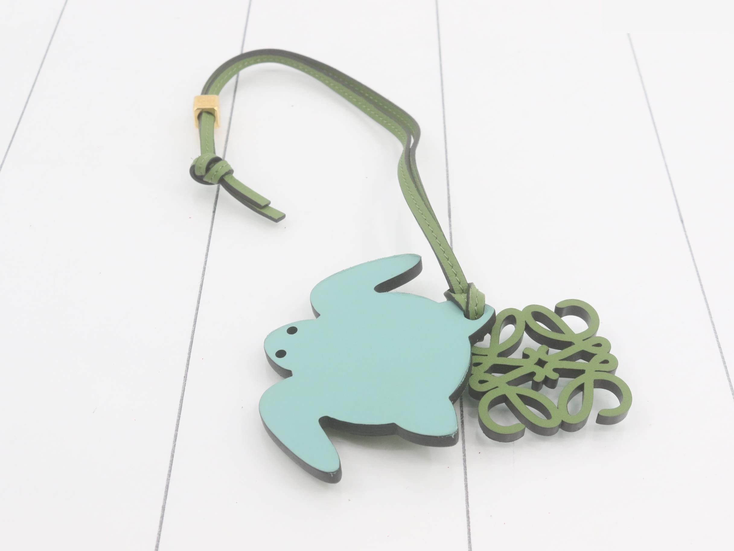 Anagram bag charm, turtle, leather, green — view 2