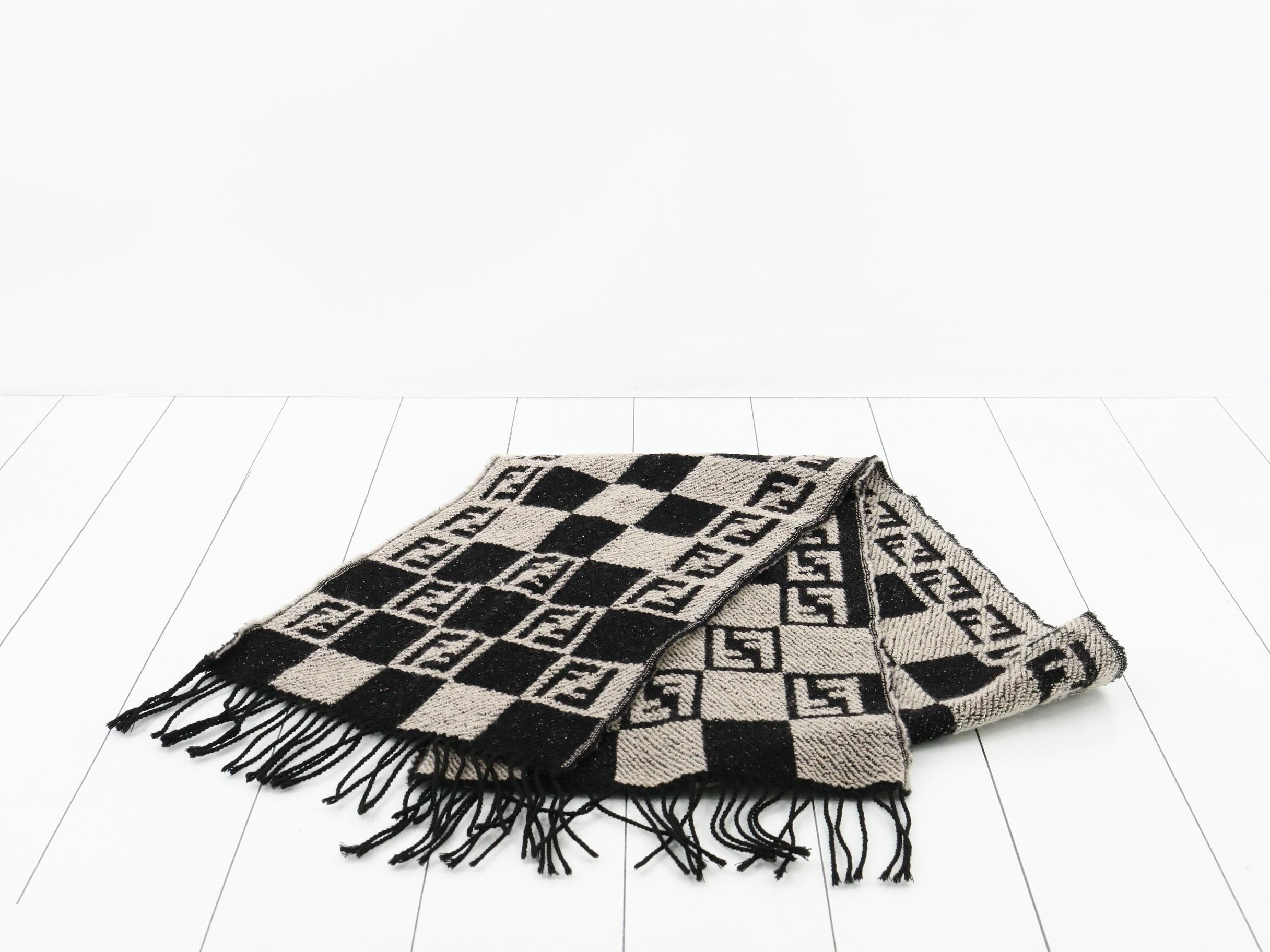 Other lines: Small items, accessories, and scarves — view 2
