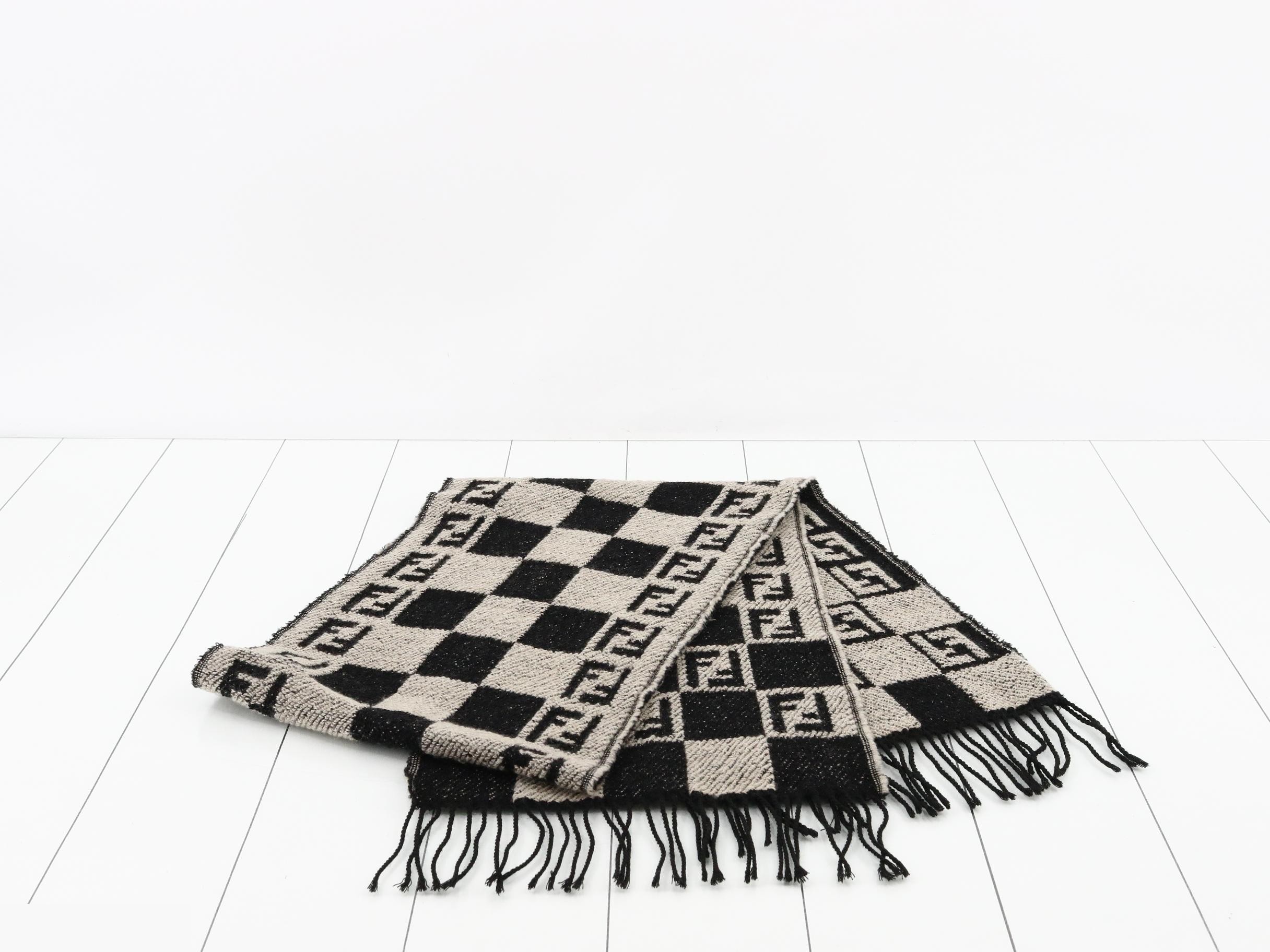 Other lines: Small items, accessories, and scarves — view 3