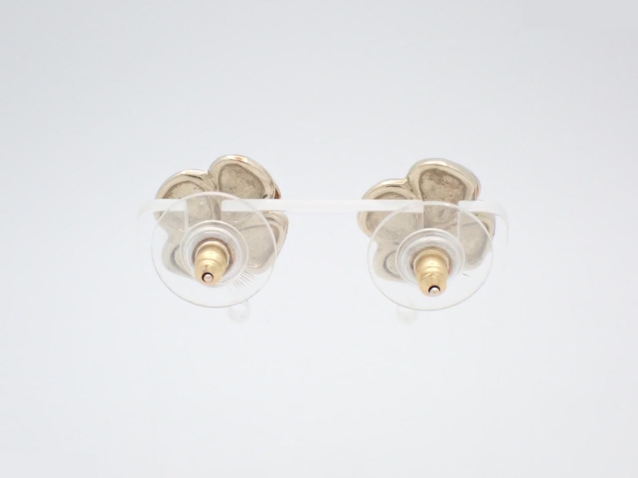 Camellia (precious metal) earrings, Coco Mark, beige — view 2