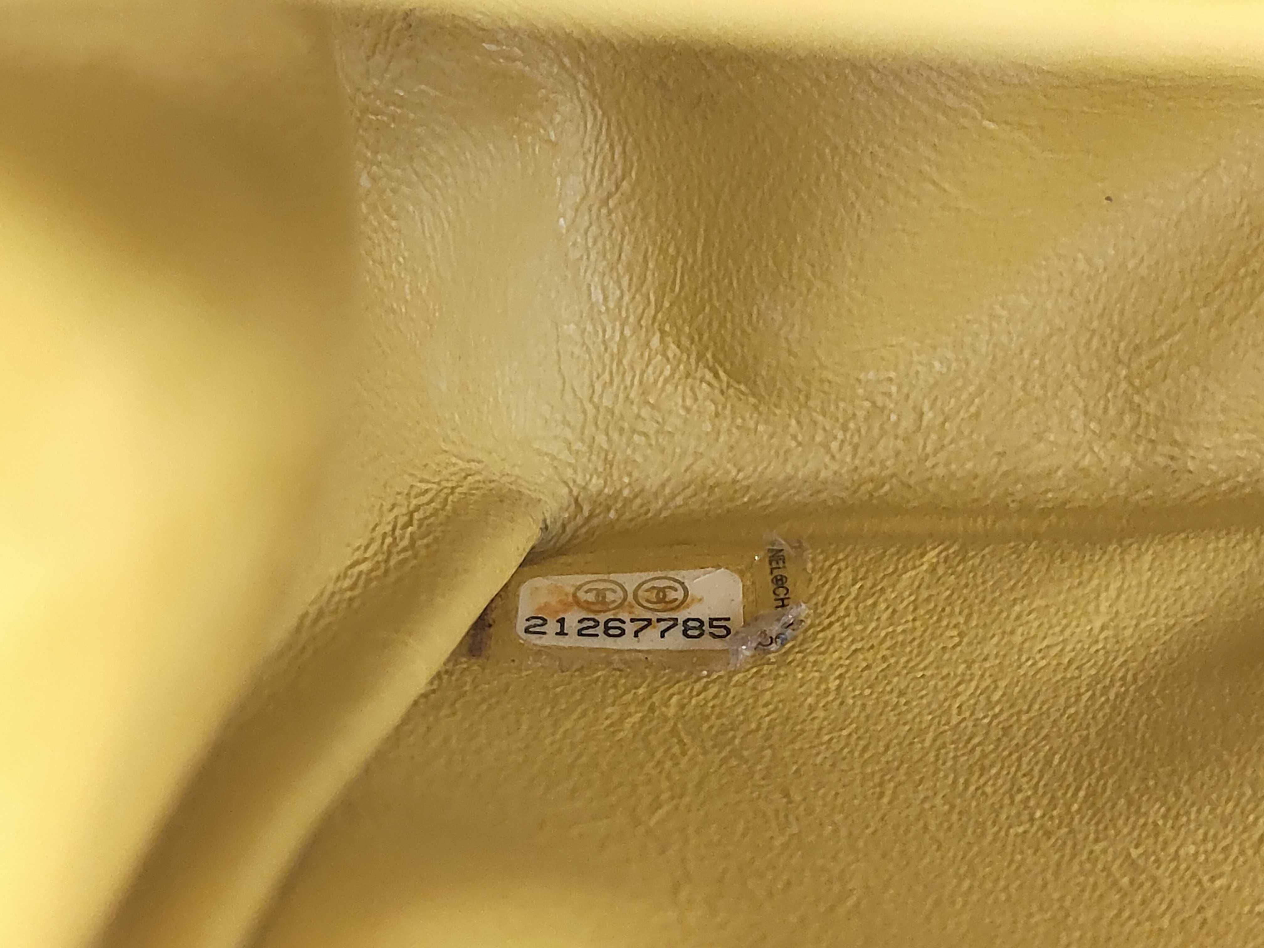 Matelassé 25 Double Flap V-Stitch Lambskin Yellow Chain Shoulder Bag — view 12