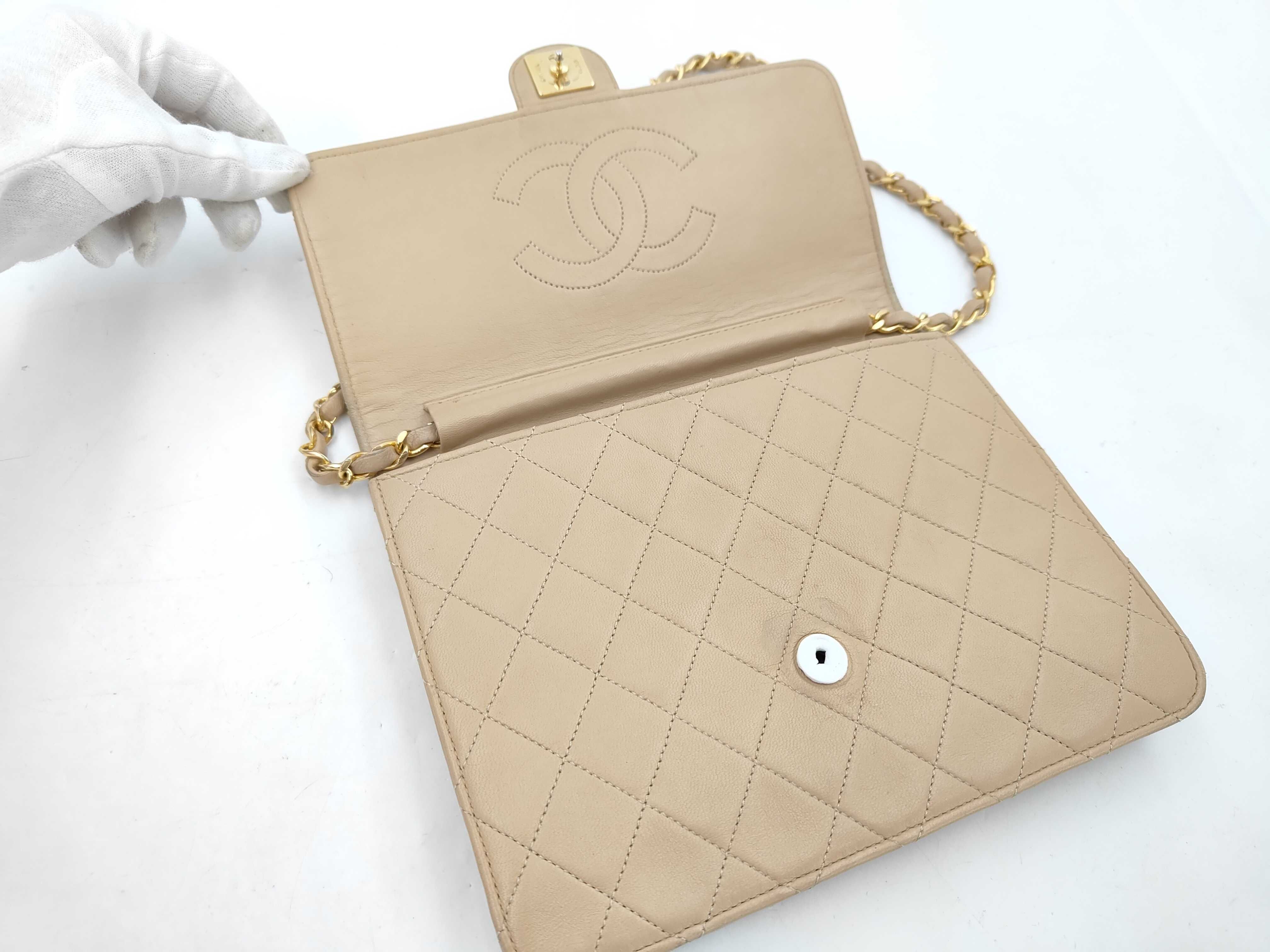 Matelassé Beige Lambskin Single Chain Shoulder Bag — view 7