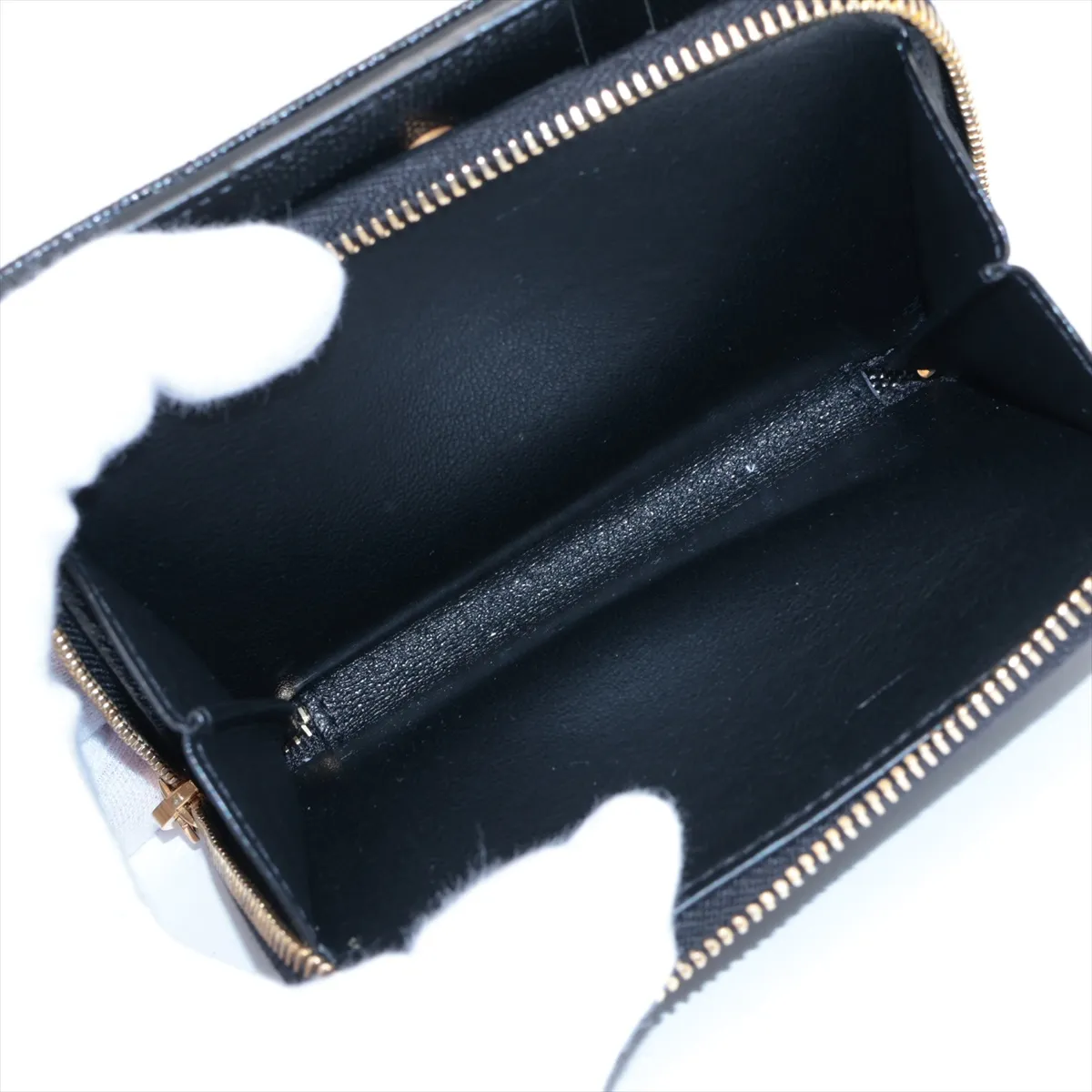 V Stitch YSL Logo BND668288 Leather Compact Wallet Black — view 5