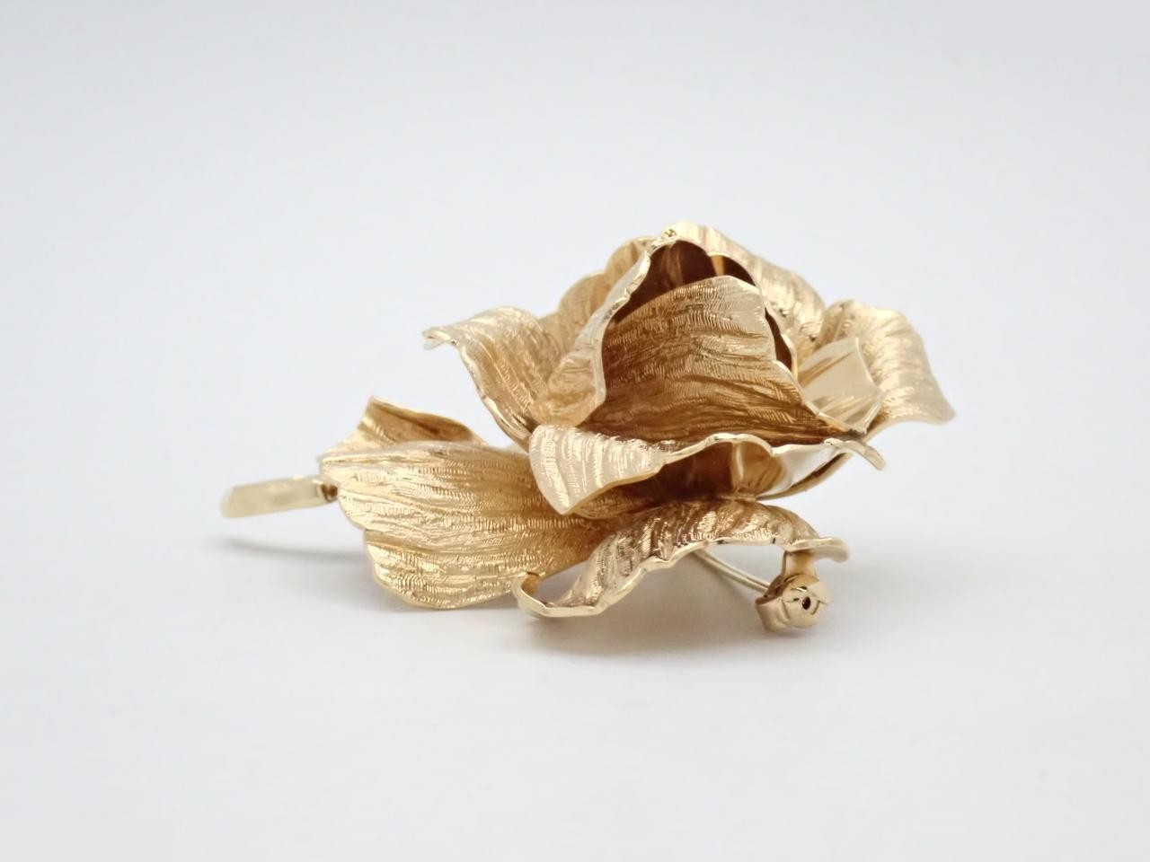 Rose (precious metal brooch) — view 3