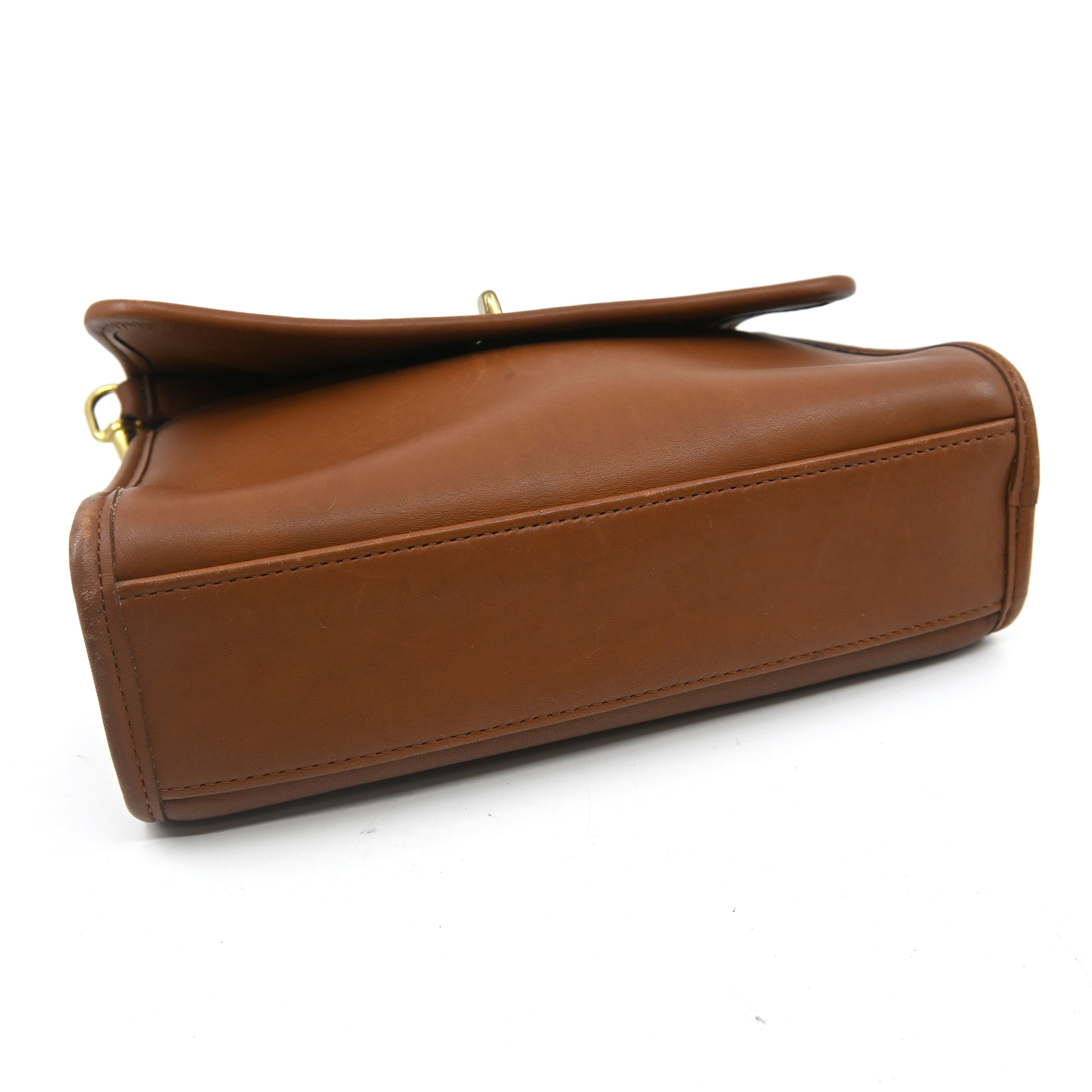 9870 Old Coach bag/handbag with strap — view 4