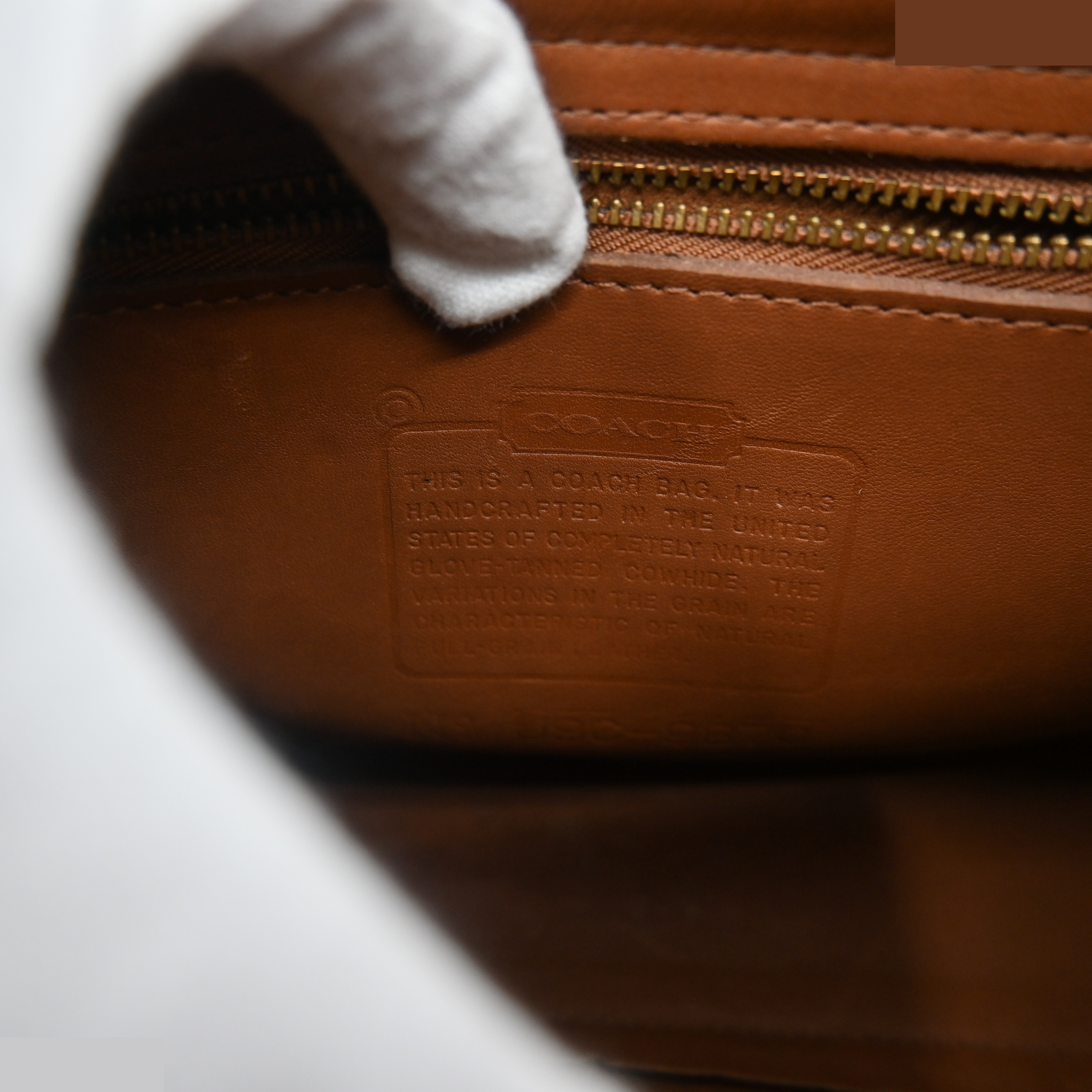 9870 Old Coach bag/handbag with strap — view 9