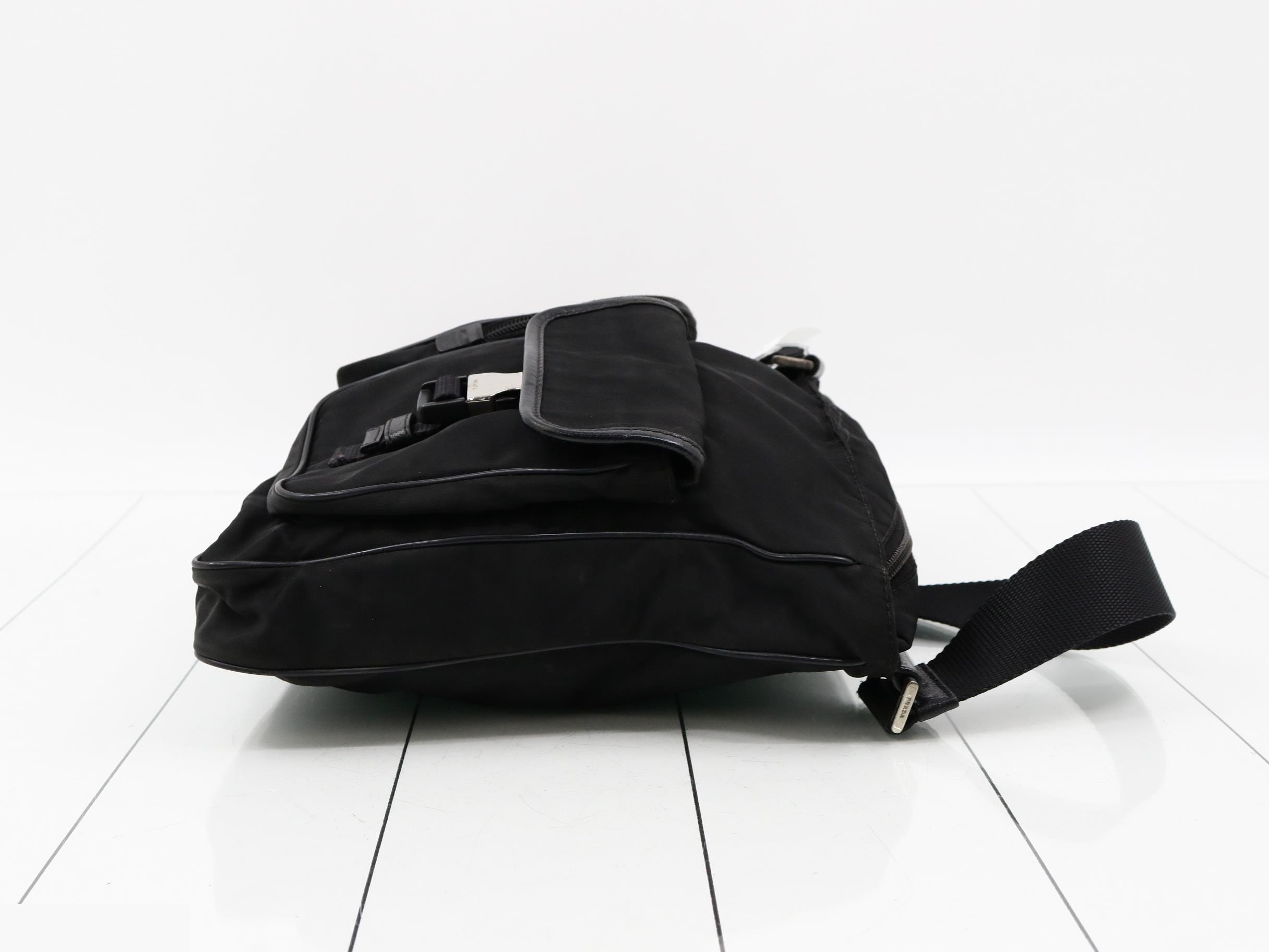 Nylon shoulder bag with triangular plate, black. — view 3