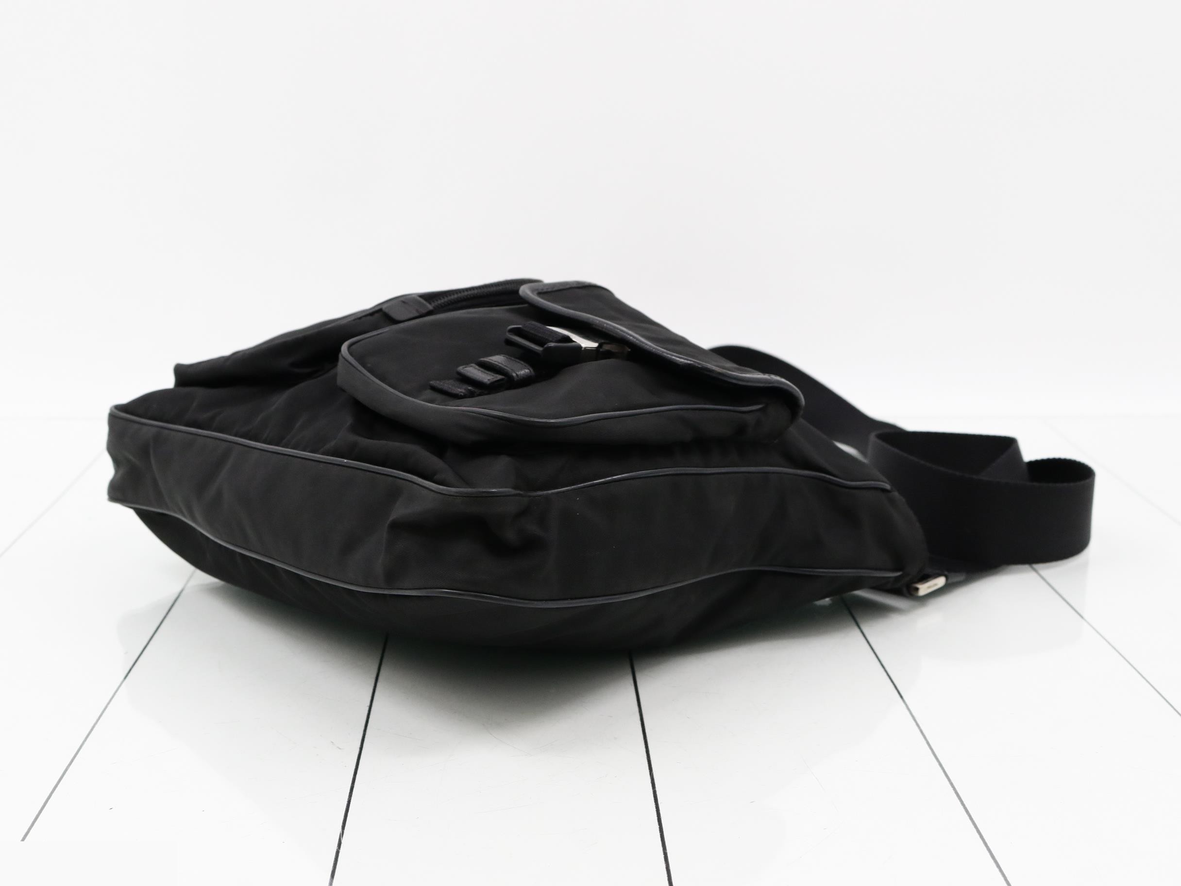Nylon shoulder bag with triangular plate, black. — view 6