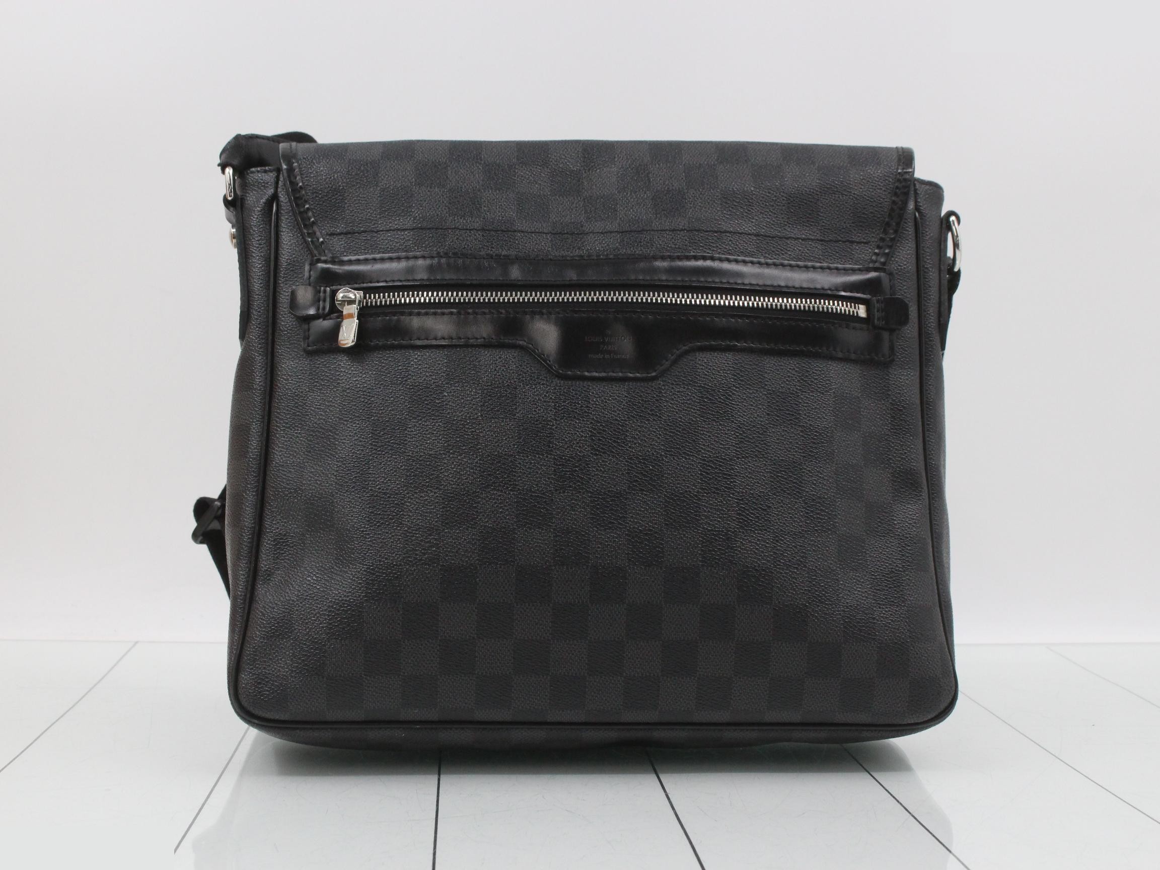 Damier Graphite Daniel MM Shoulder Bag Crossbody — view 2