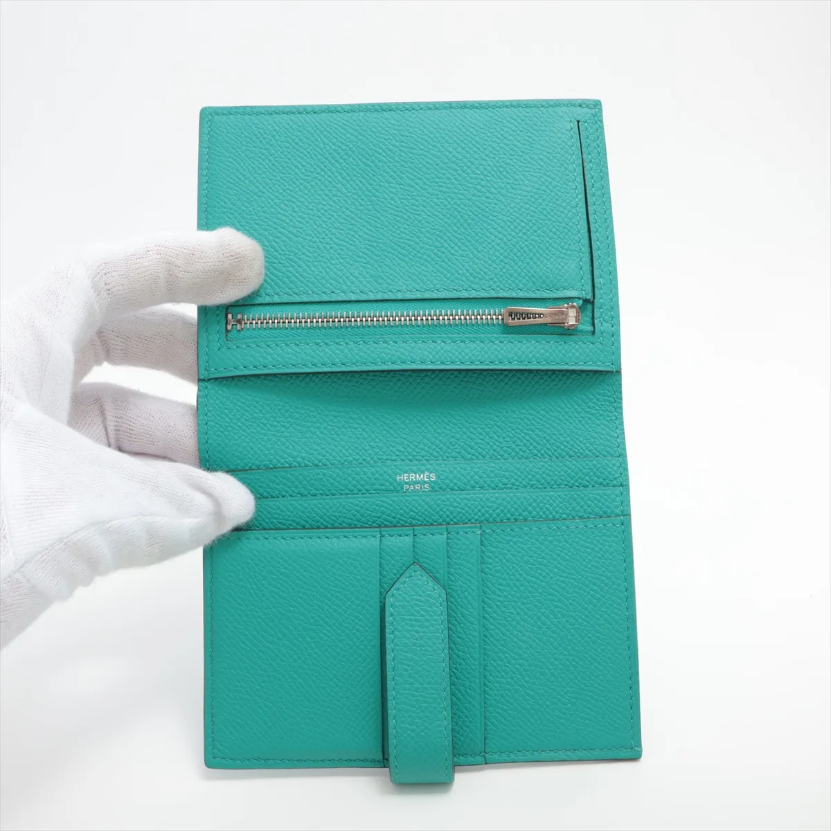 Bearn Compact, Veau Epsom Leather, Compact Wallet, Green, Silver Hardware, D: 2019 — view 3