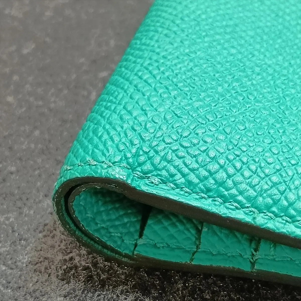 Bearn Compact, Veau Epsom Leather, Compact Wallet, Green, Silver Hardware, D: 2019 — view 8