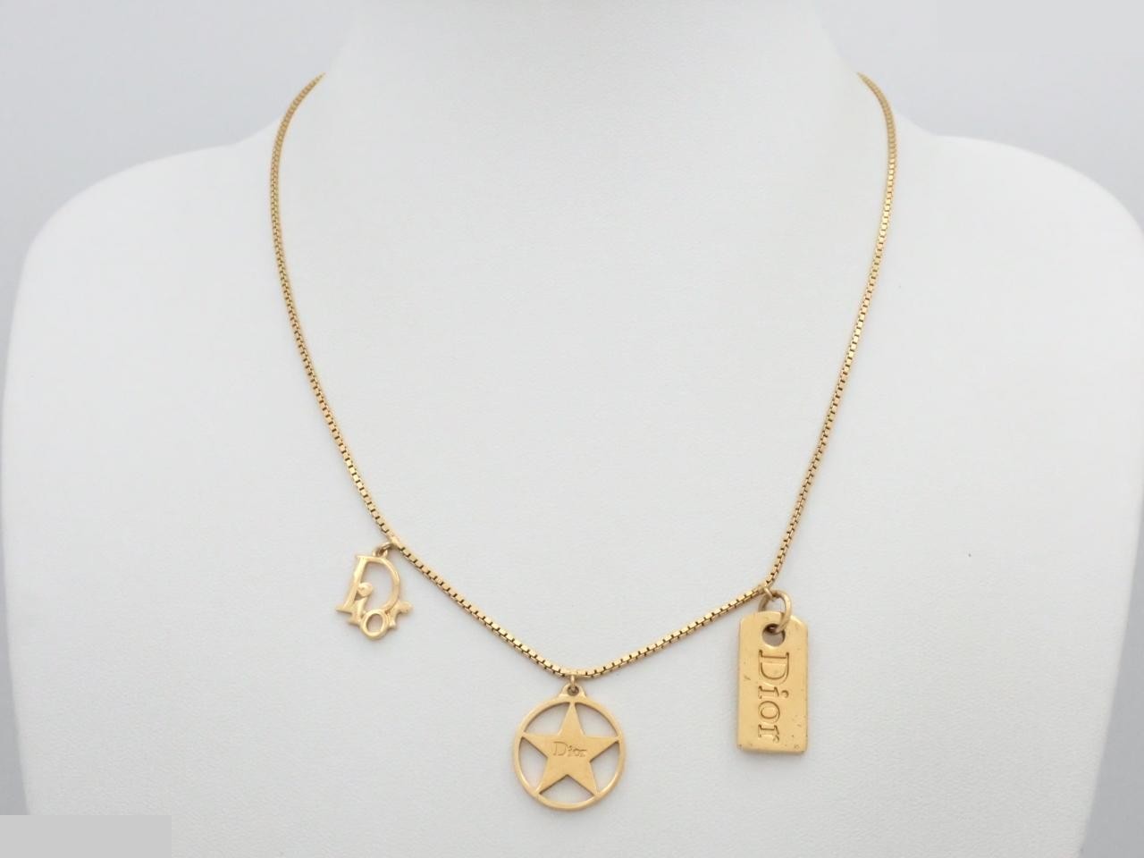 necklace — view 3