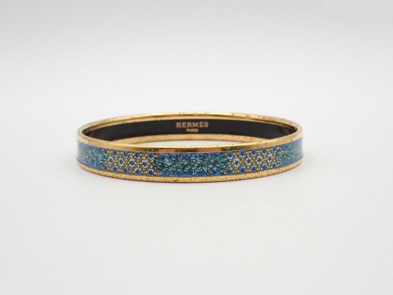 Bangle, enamel finish, wrist circumference approximately 19.5 cm
