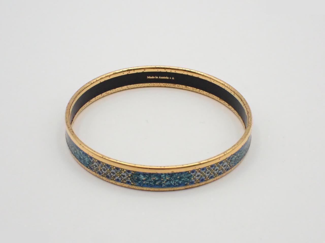 Bangle, enamel finish, wrist circumference approximately 19.5 cm — view 2