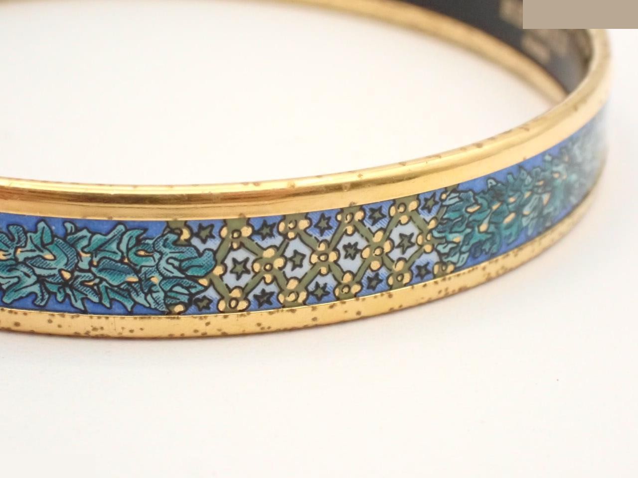 Bangle, enamel finish, wrist circumference approximately 19.5 cm — view 3