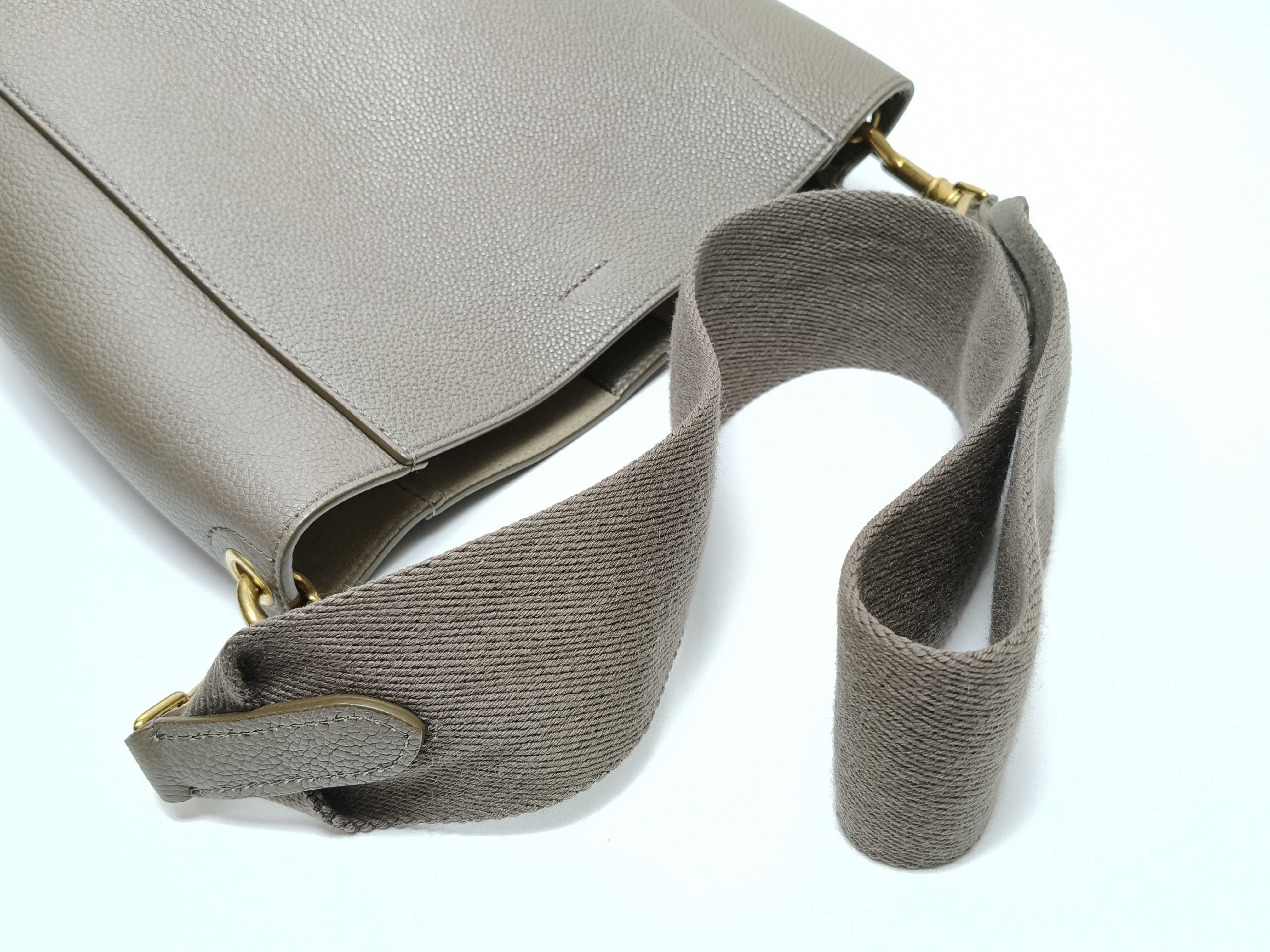 Sangle Bucket Small Leather Shoulder Bag Beige Shoulder Bag — view 3