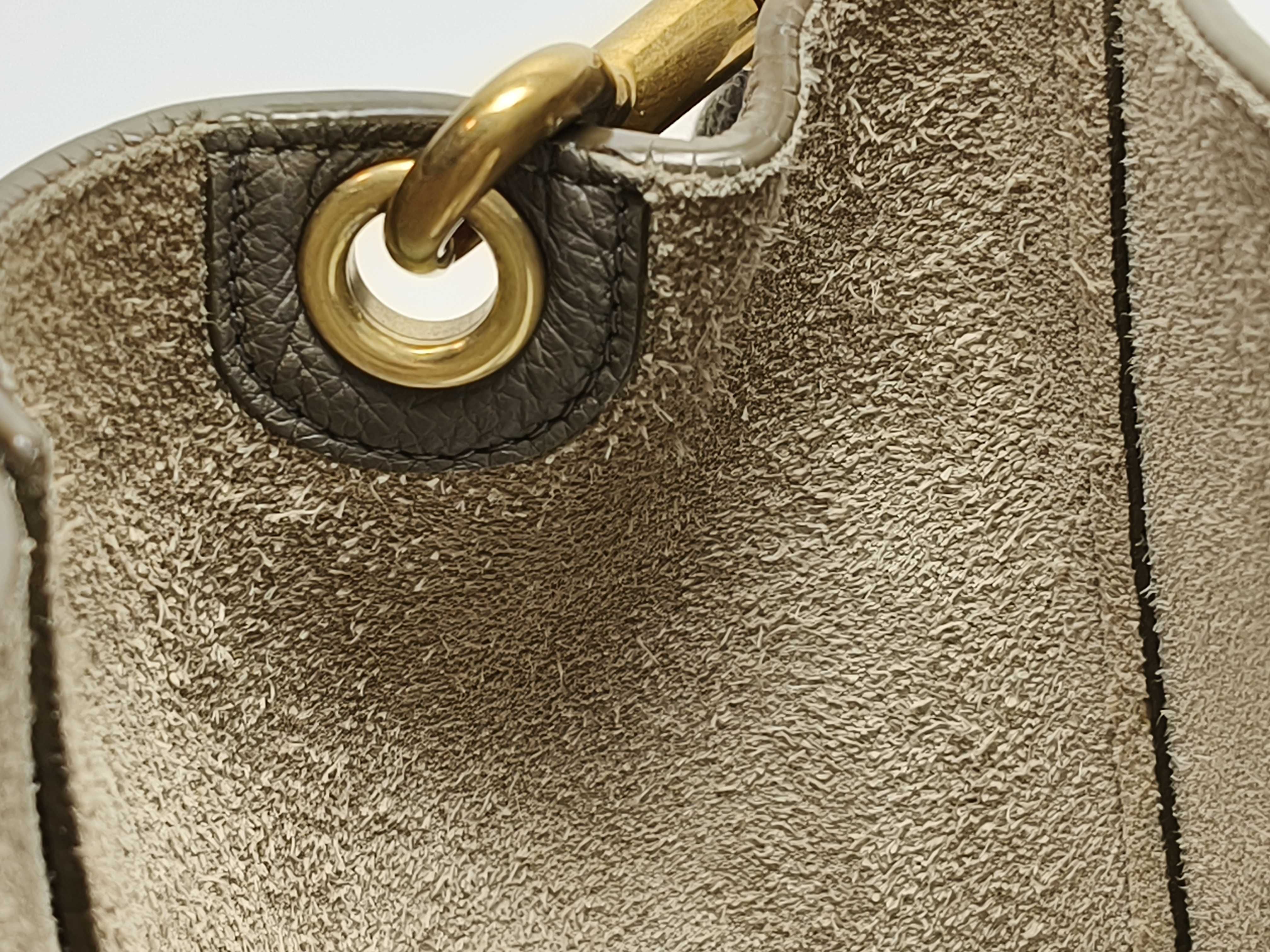 Sangle Bucket Small Leather Shoulder Bag Beige Shoulder Bag — view 8