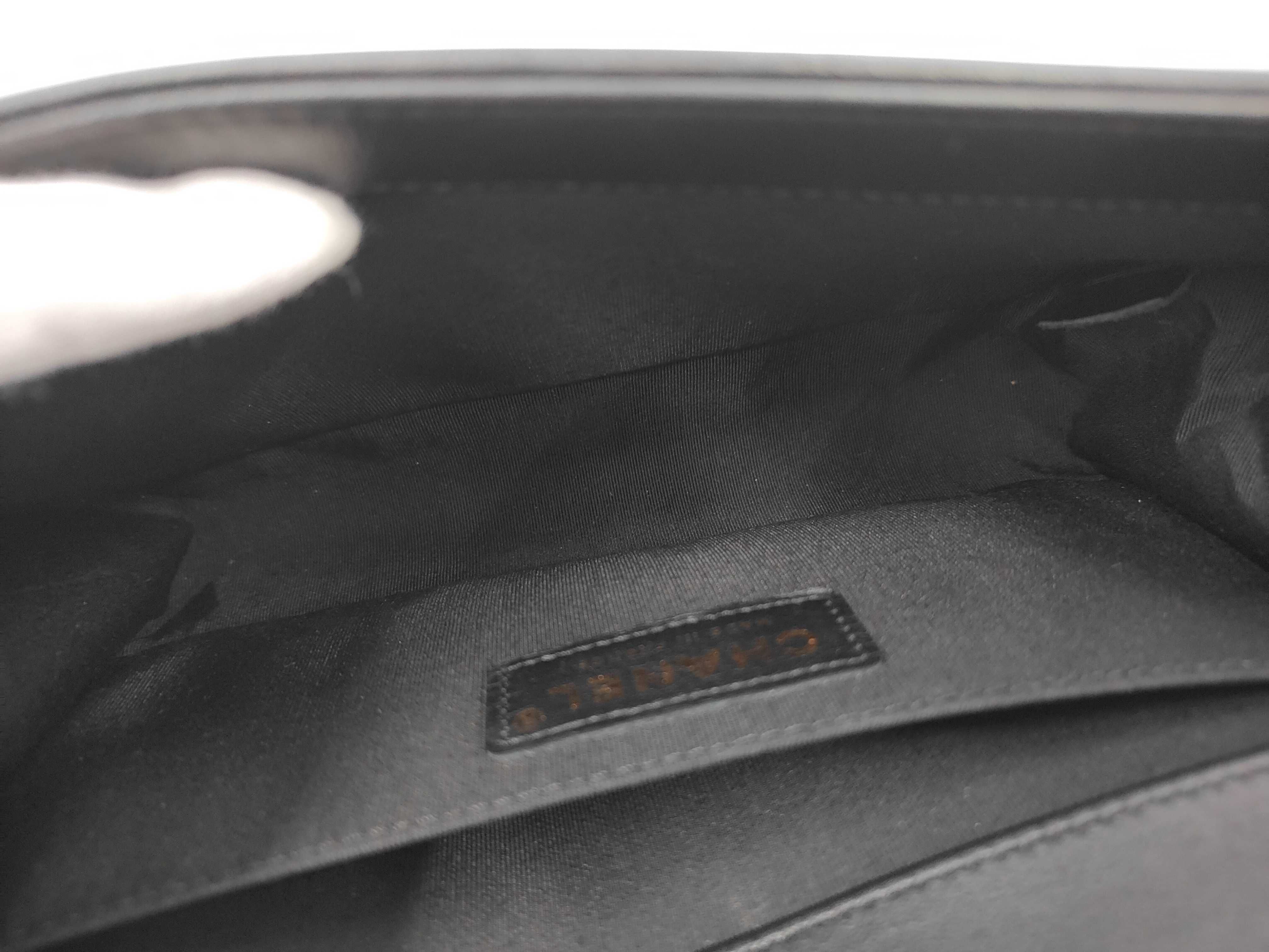Boy Chanel V-stitch Lambskin Shoulder Bag — view 8