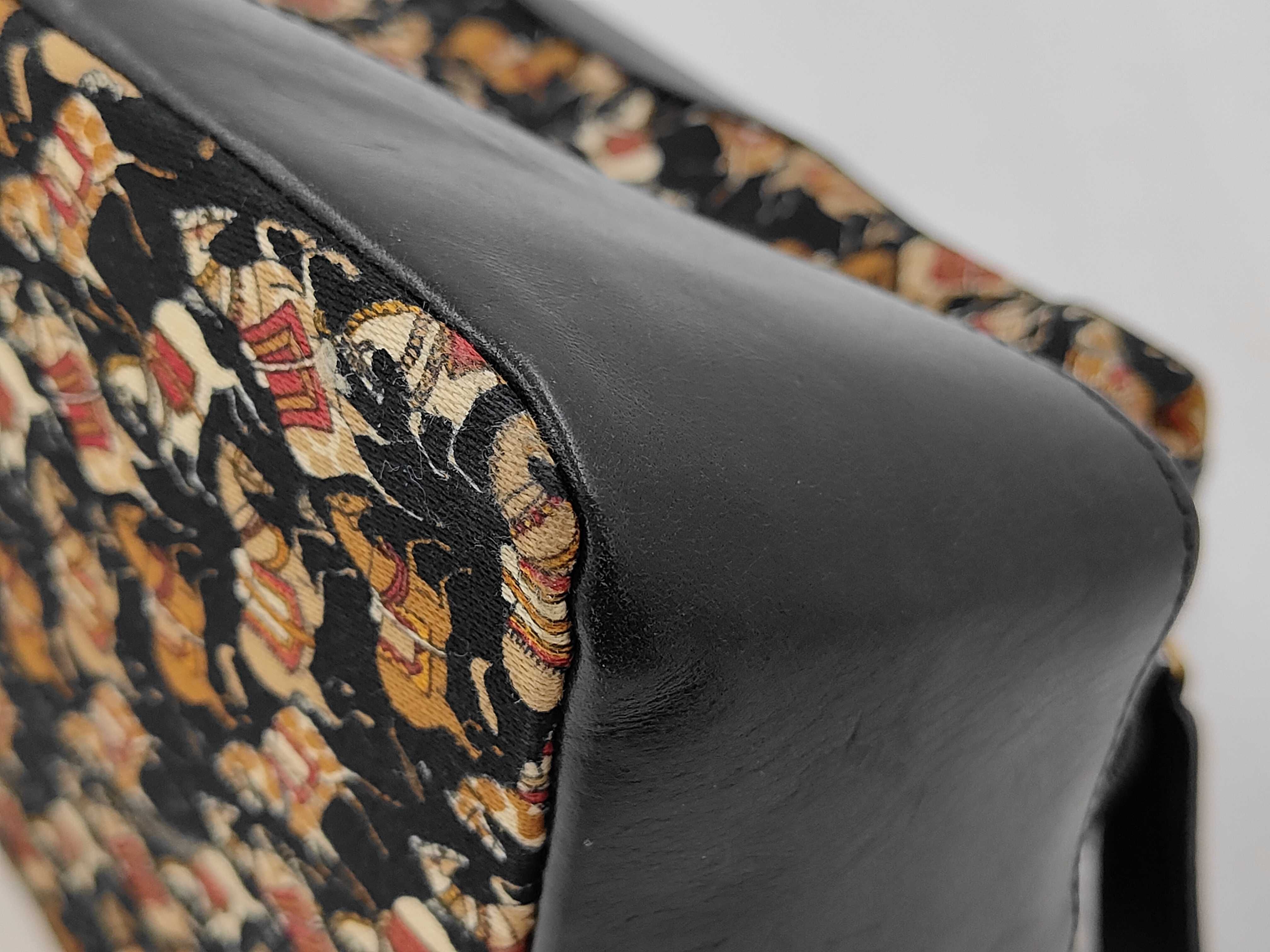 pouch — view 3