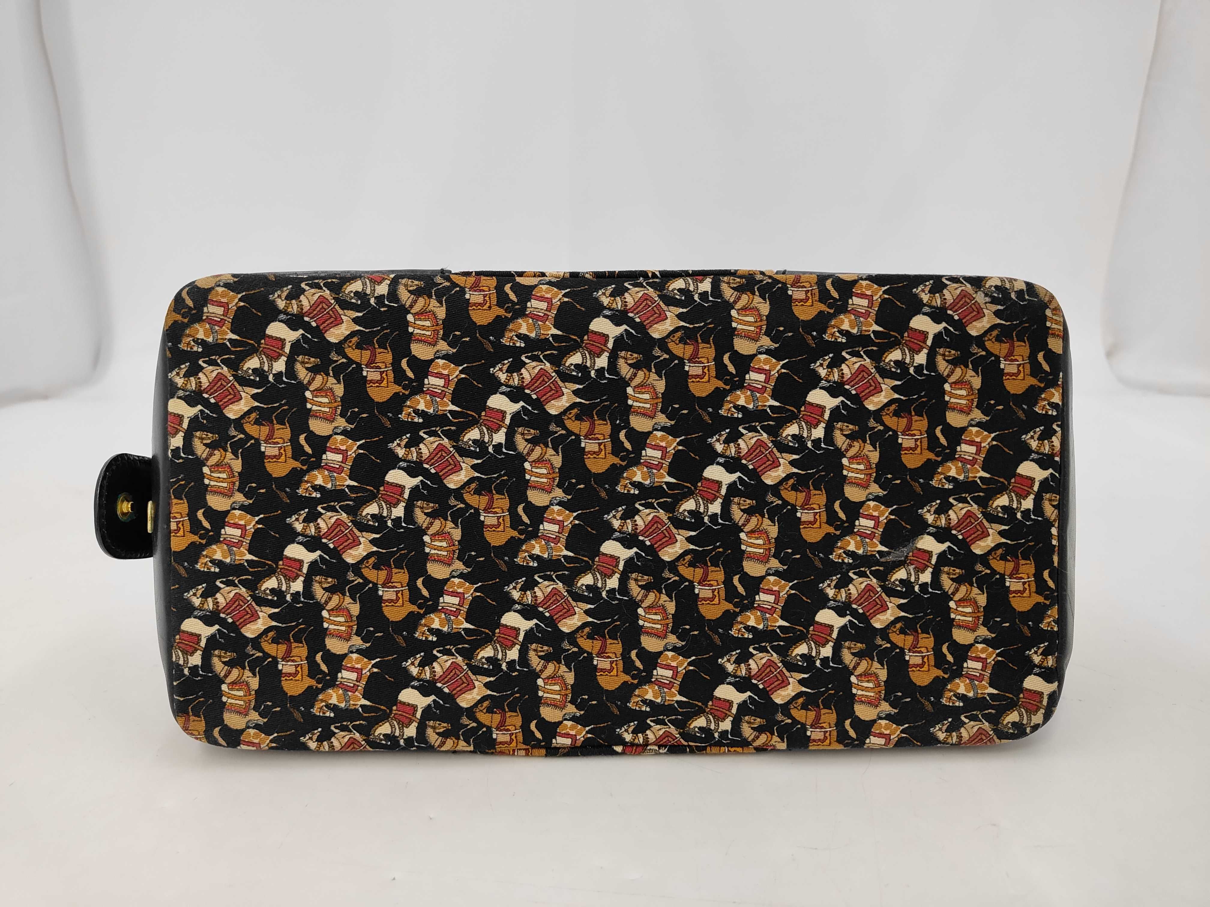 pouch — view 4