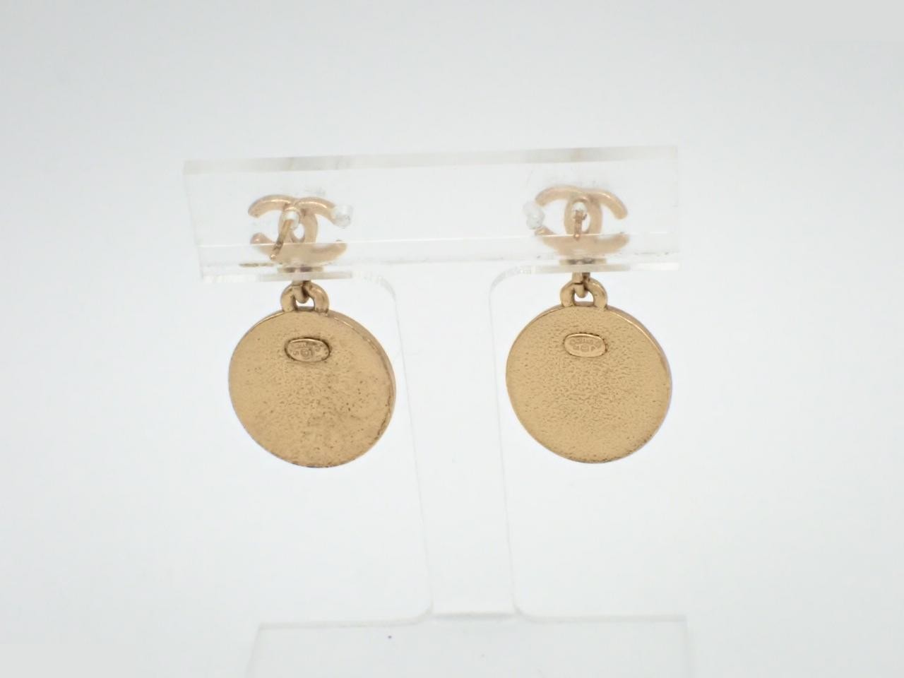 Earrings, metal & resin, Coco Chanel & star design, 6.8g — view 2