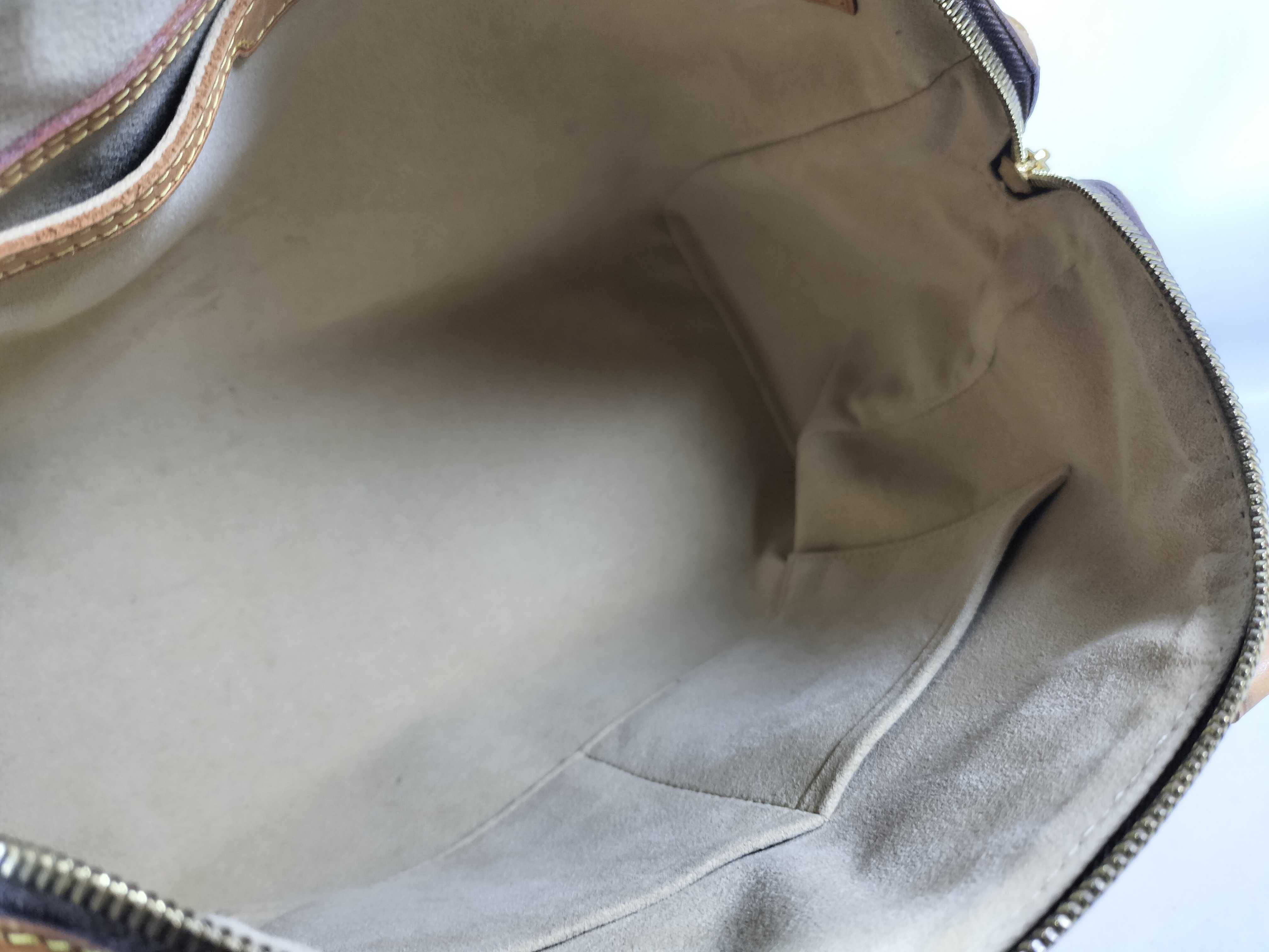 Monogram Louis Vuitton Retiro PM Handbag Monogram M40325 Handbag — view 9