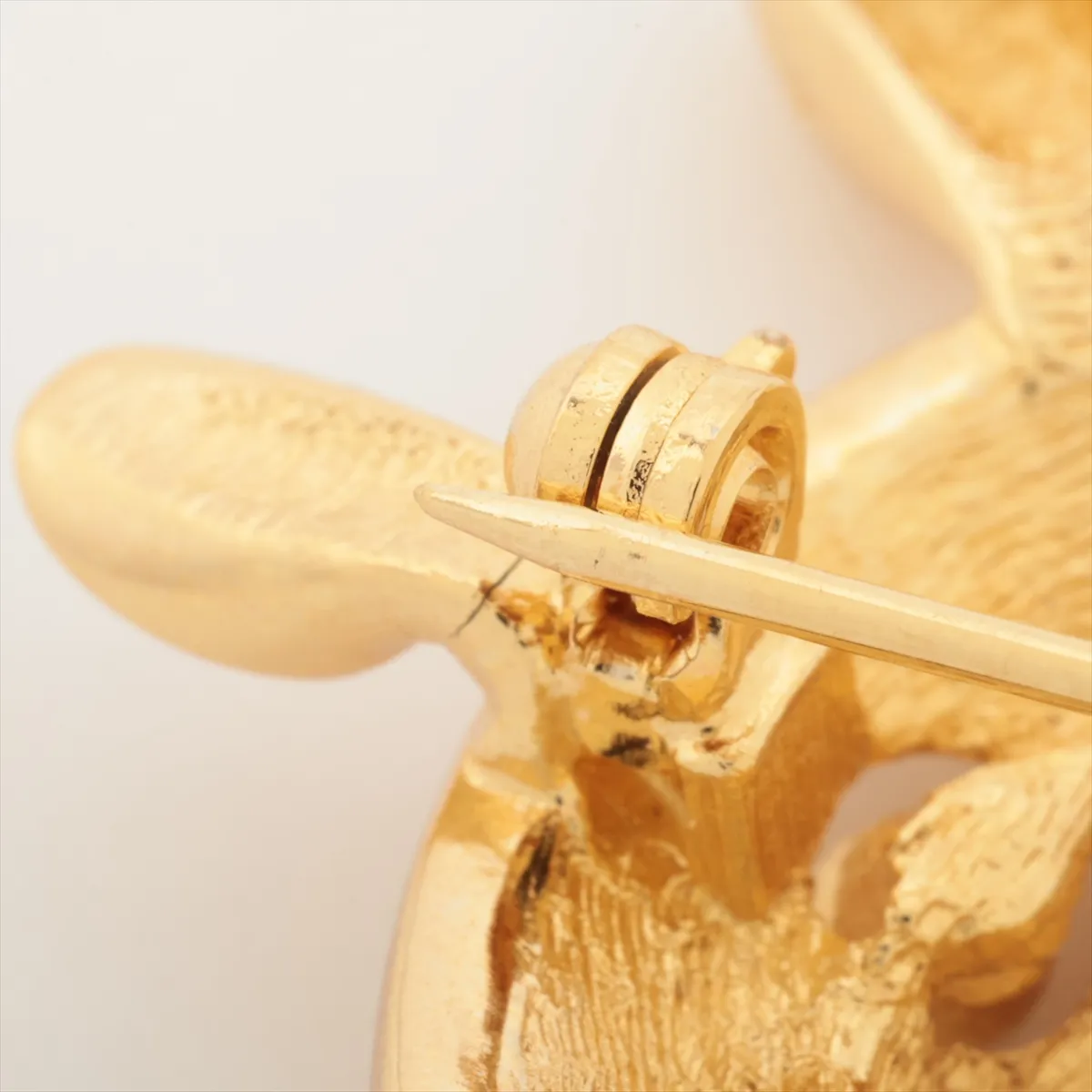 turtle motif brooch, GP gold. Shows signs of wear, — view 3