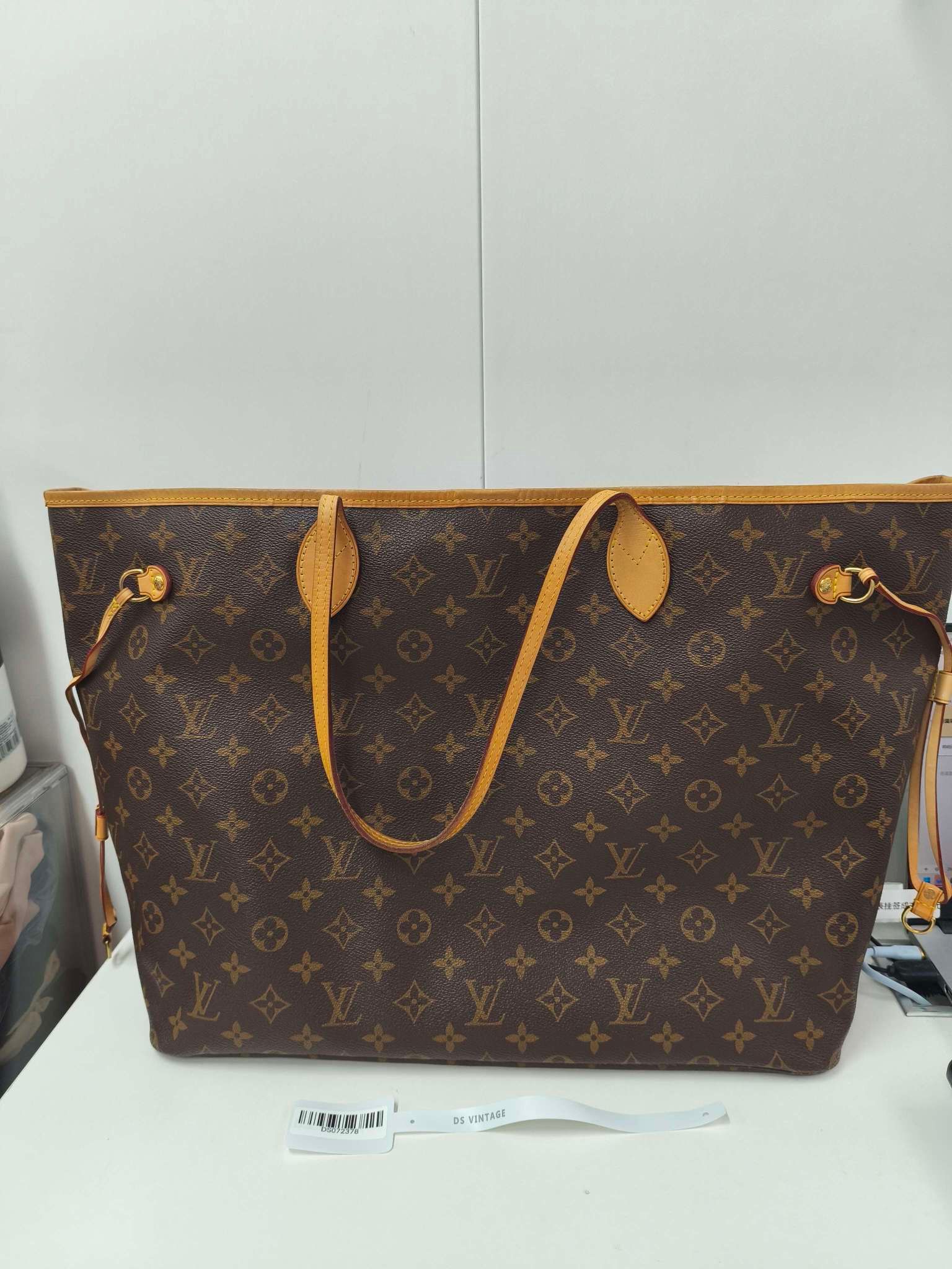Neverfull GM, Monogram