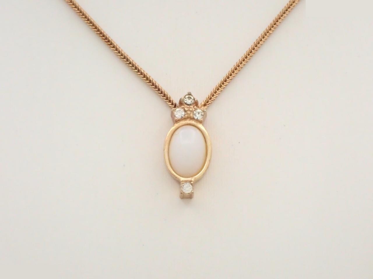 Other lines: Precious metals, necklaces, pendants, chain approximately 44cm