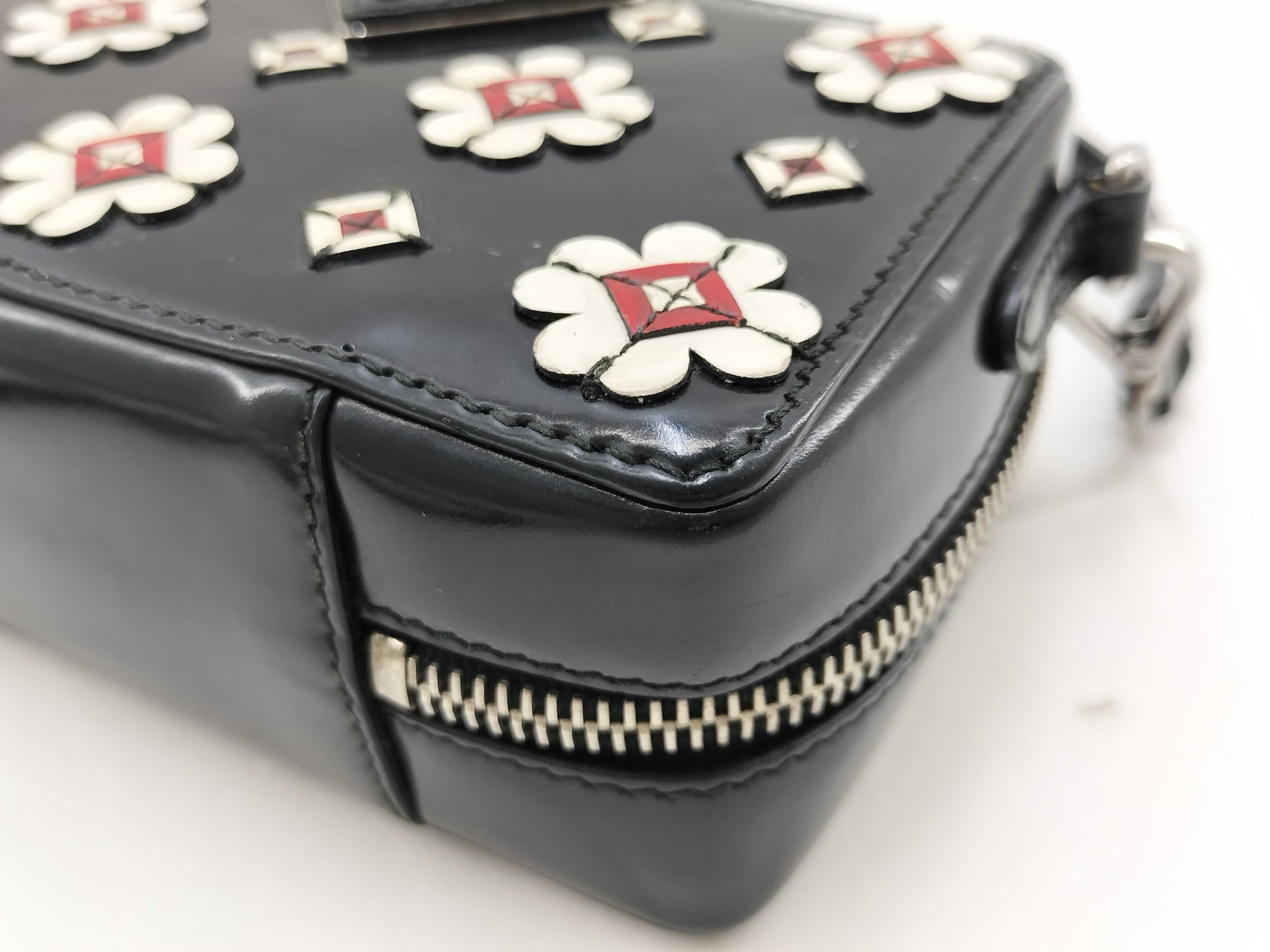 camera shoulder bag — view 7