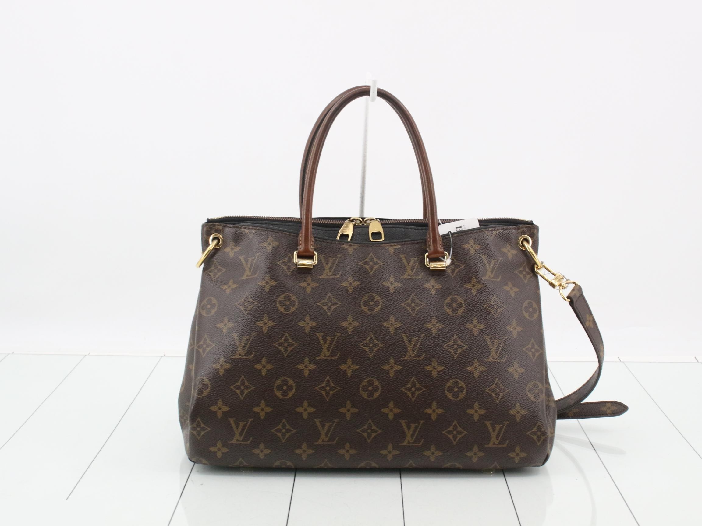 Pallas with shoulder strap