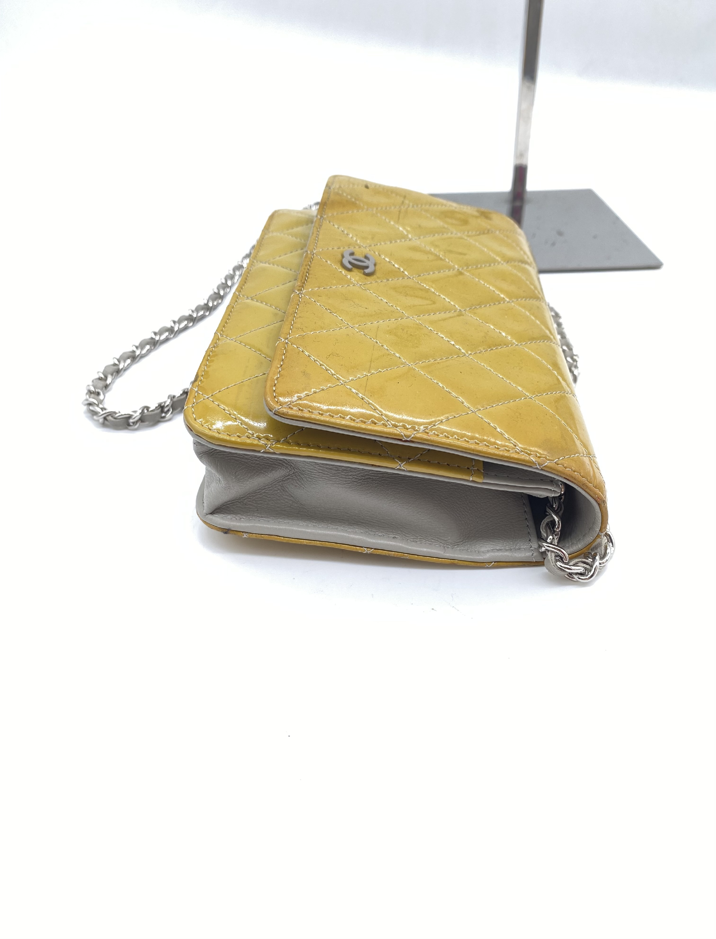 Matelassé Chain Wallet Shoulder Bag (with original seal, serial number 16-series) — view 4
