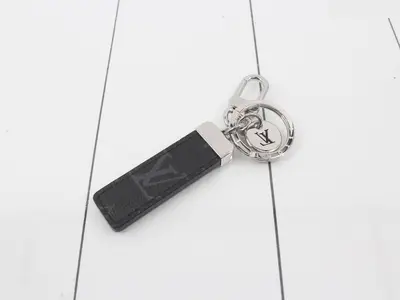 Monogram Keychain Neo LV Club