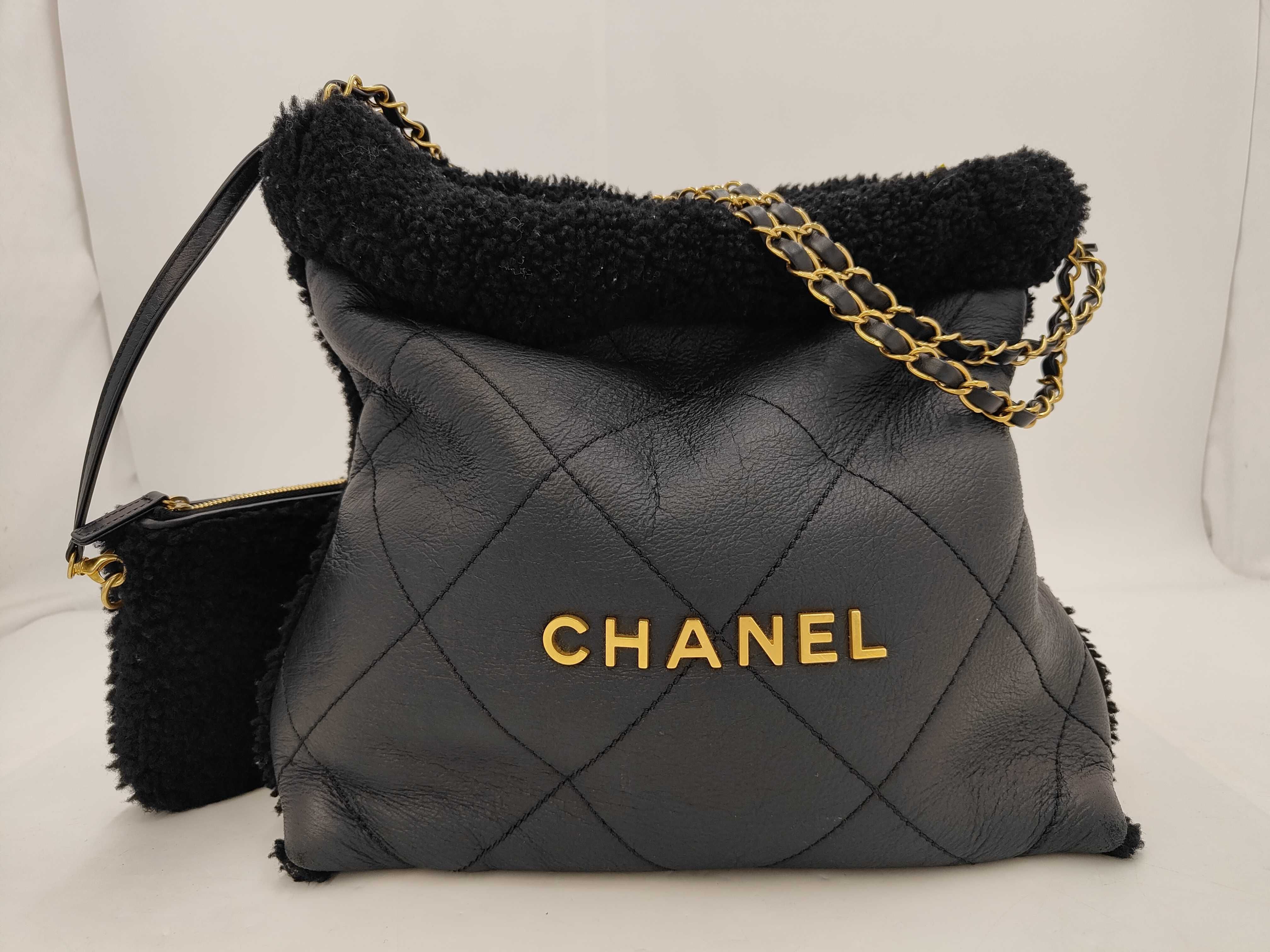 Lambskin 22 Logo Small Boa Shearling Aged Shoulder Bag