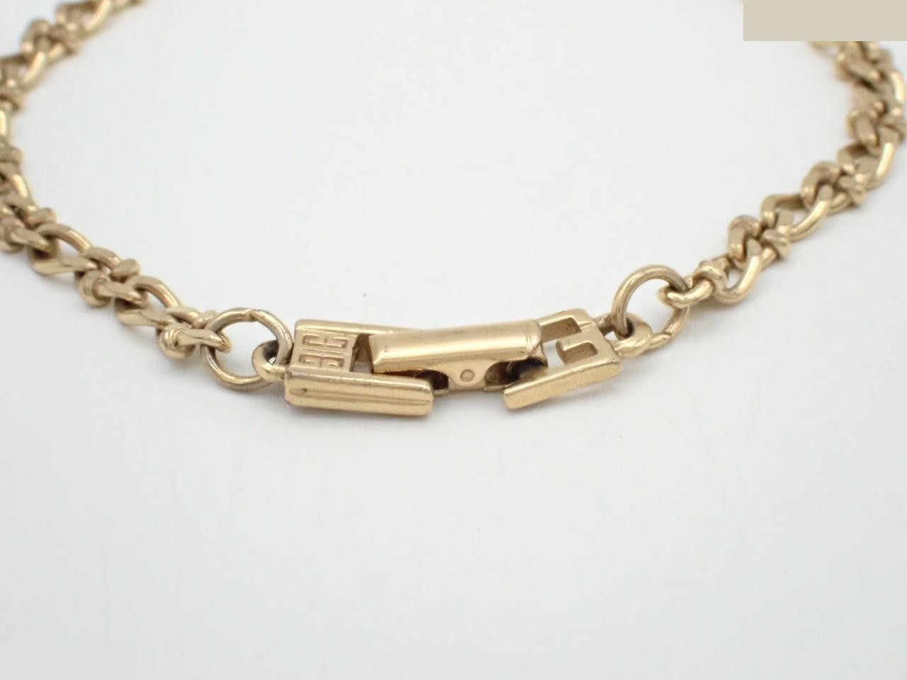 Other lines: Precious metal bracelets and bangles (metal), wrist circumference approximately 18 cm. — view 3