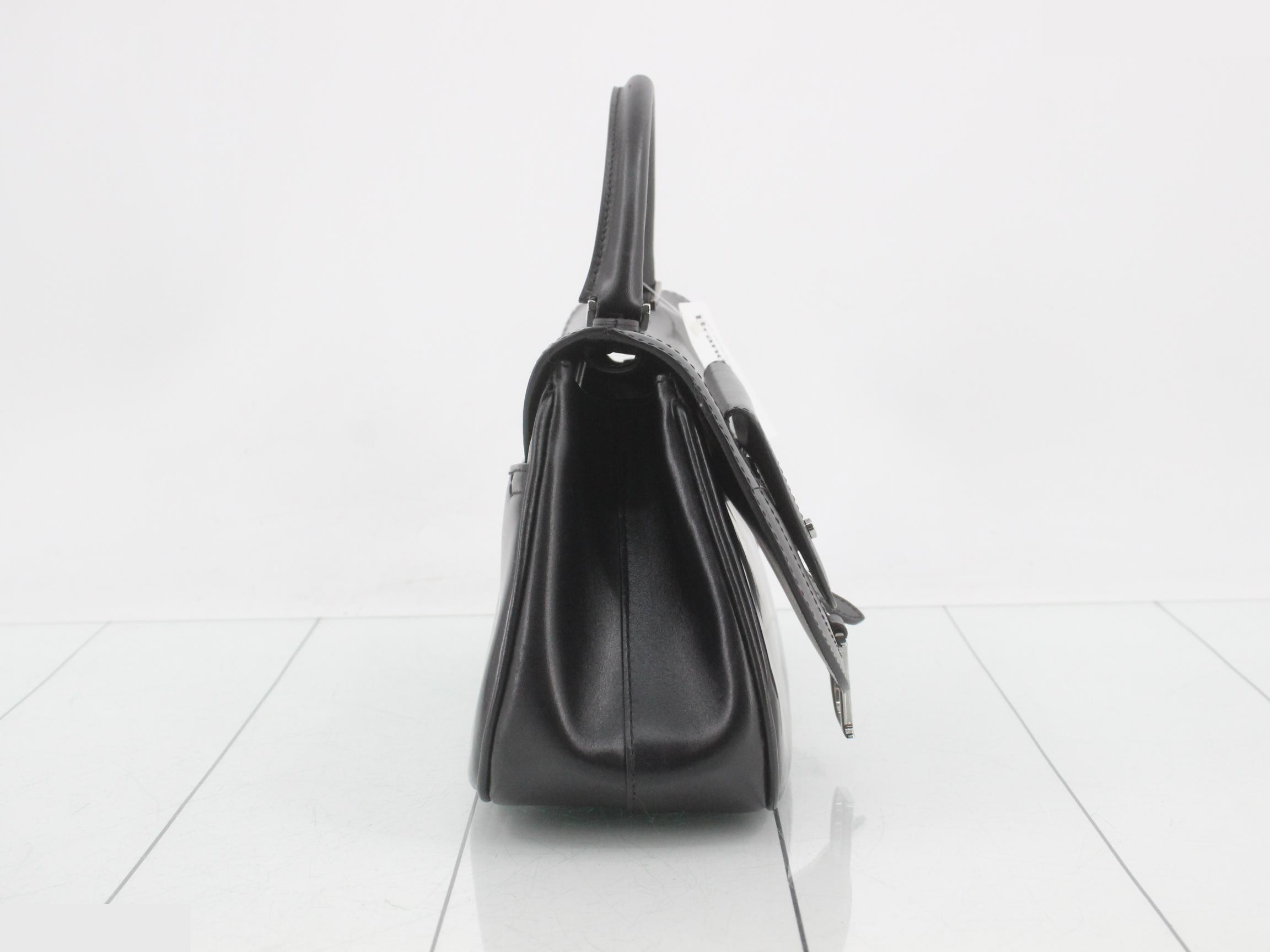 Vintage leather saddle with top handle, black, S-shaped hardware, 30 x 16 x 10 cm — view 4