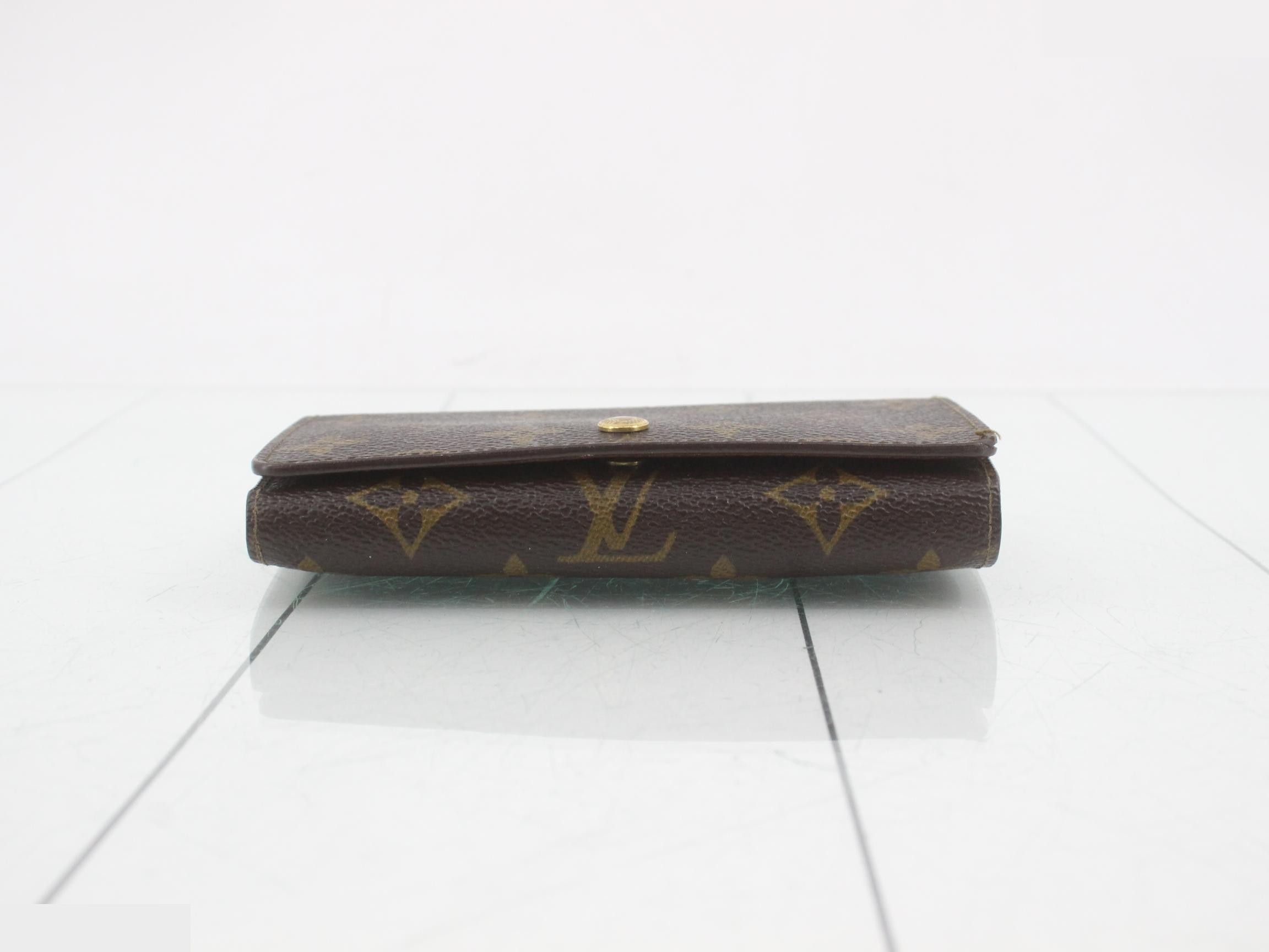 wallet — view 3
