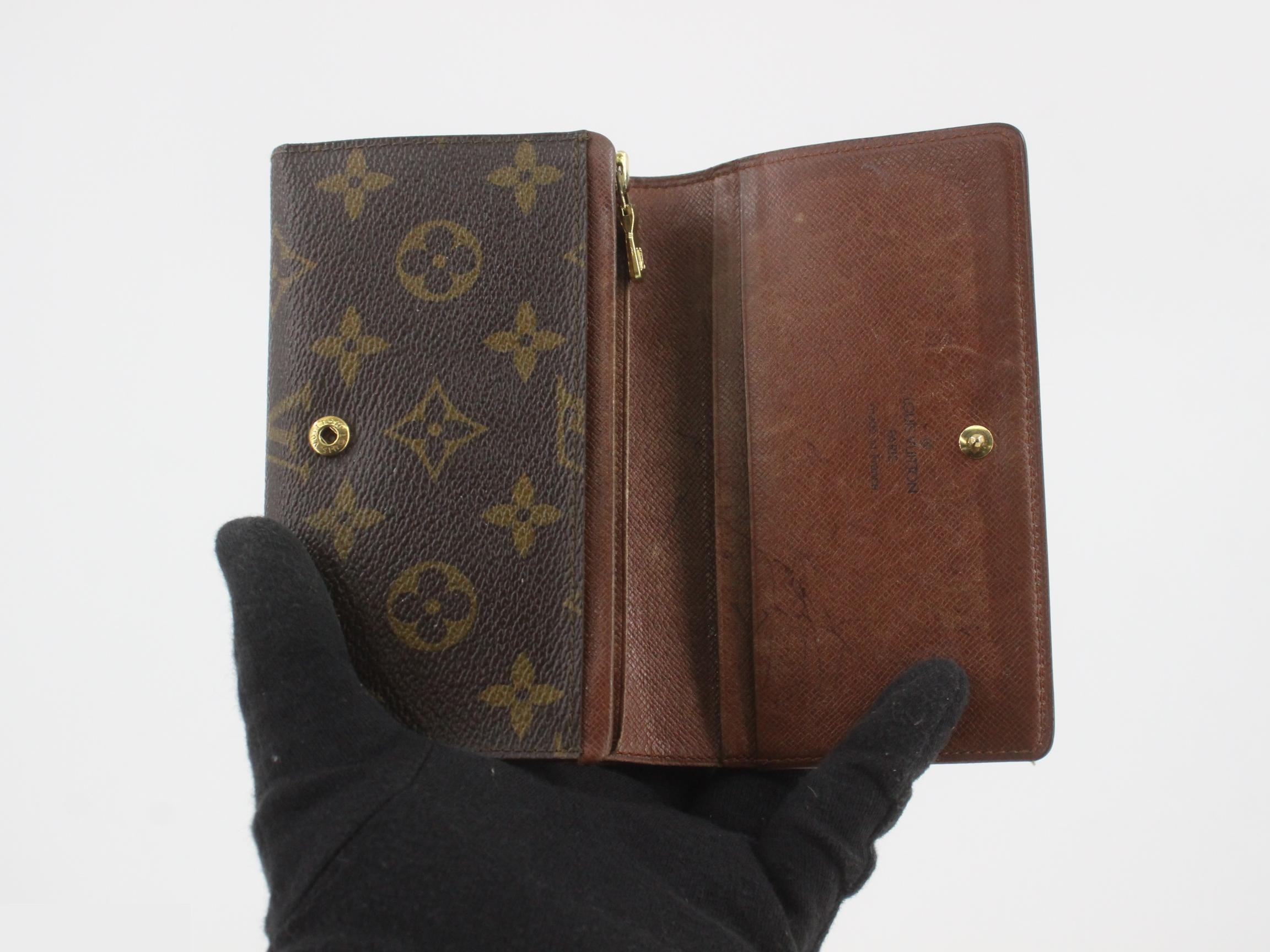 wallet — view 4