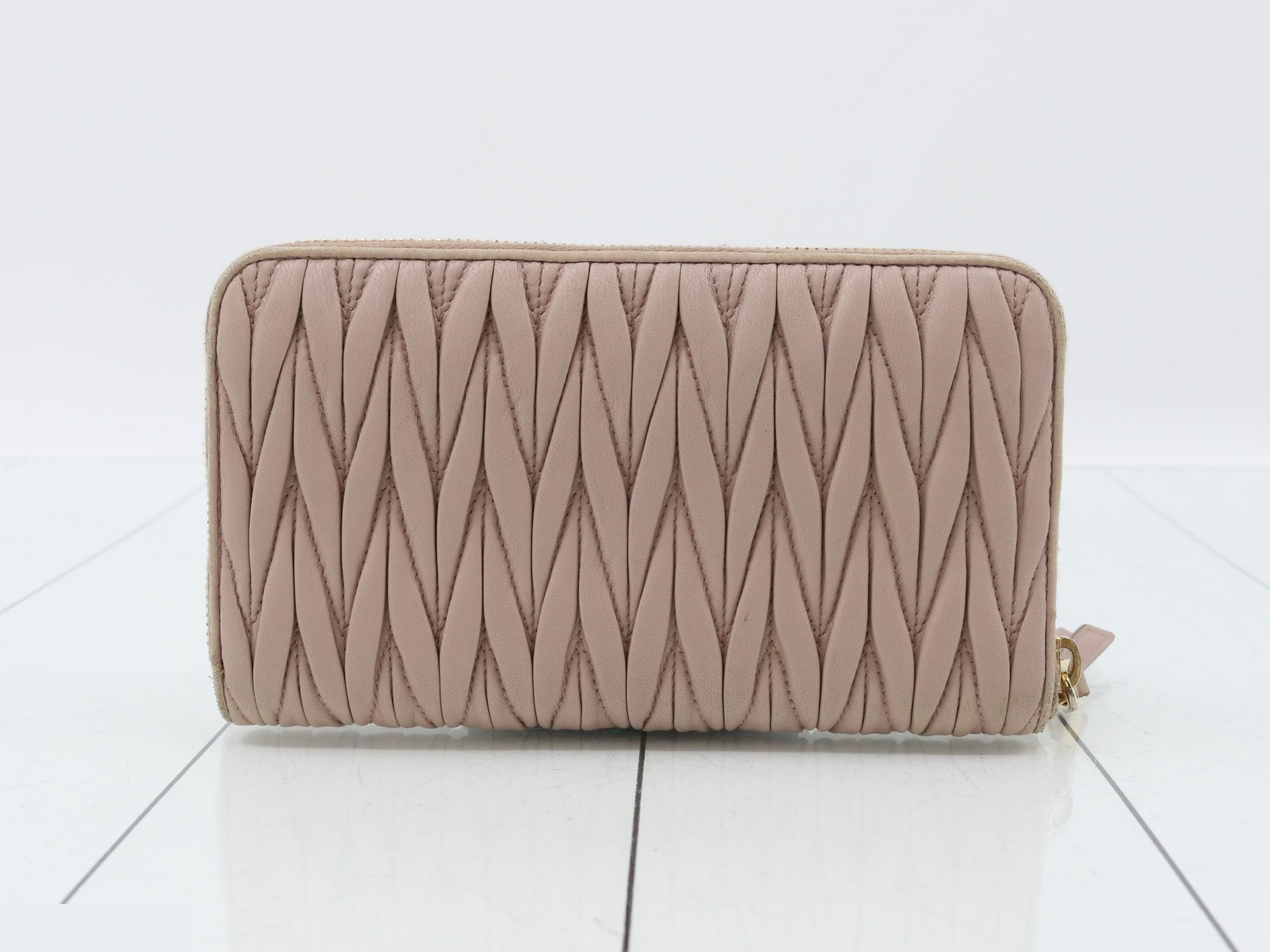 Matelassé wallet, with box, pink. — view 2