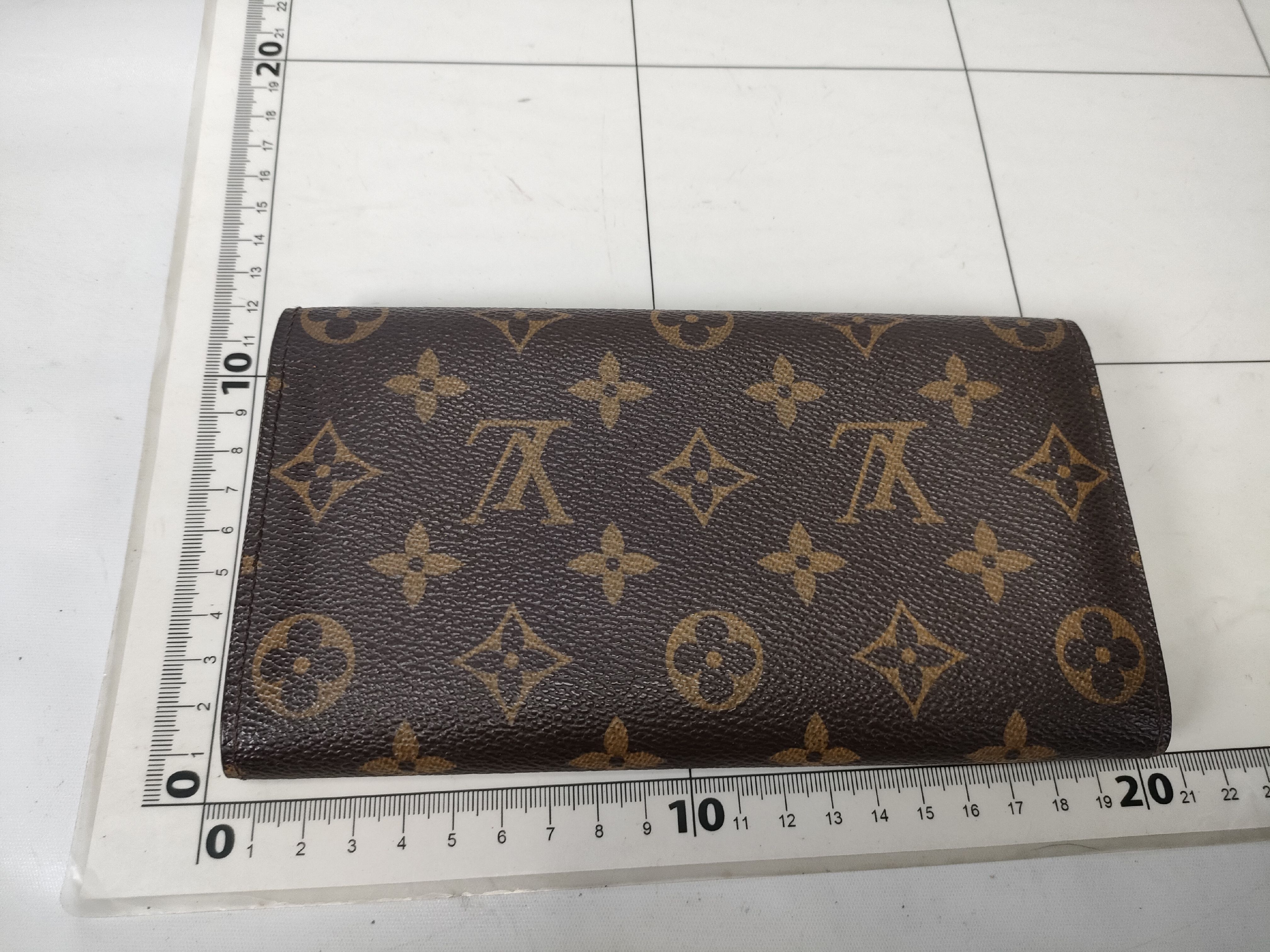 Monogram Vuitton Sarah 10 Wallet — view 2
