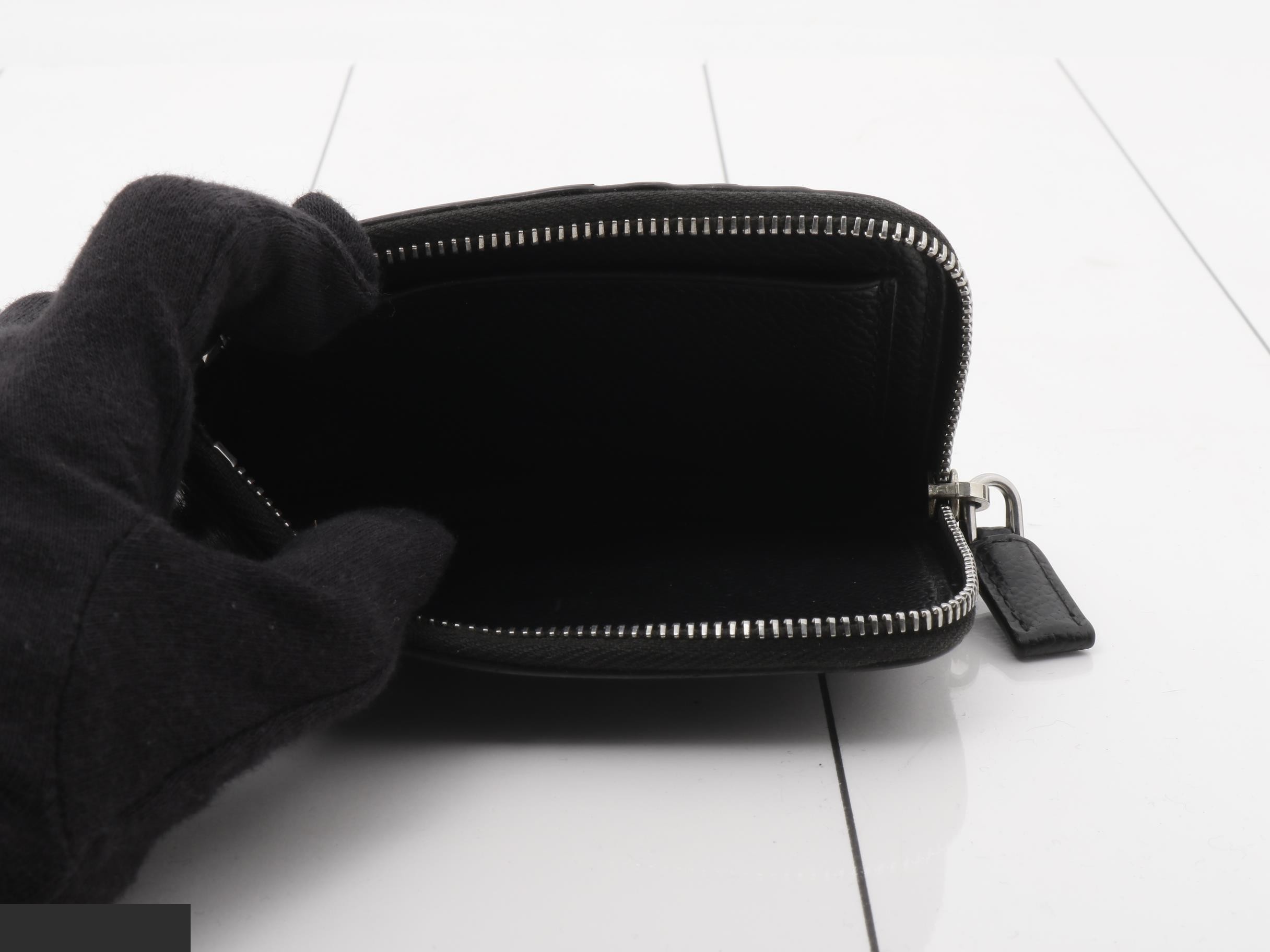 Embossed logo fragment case, leather, black — view 4