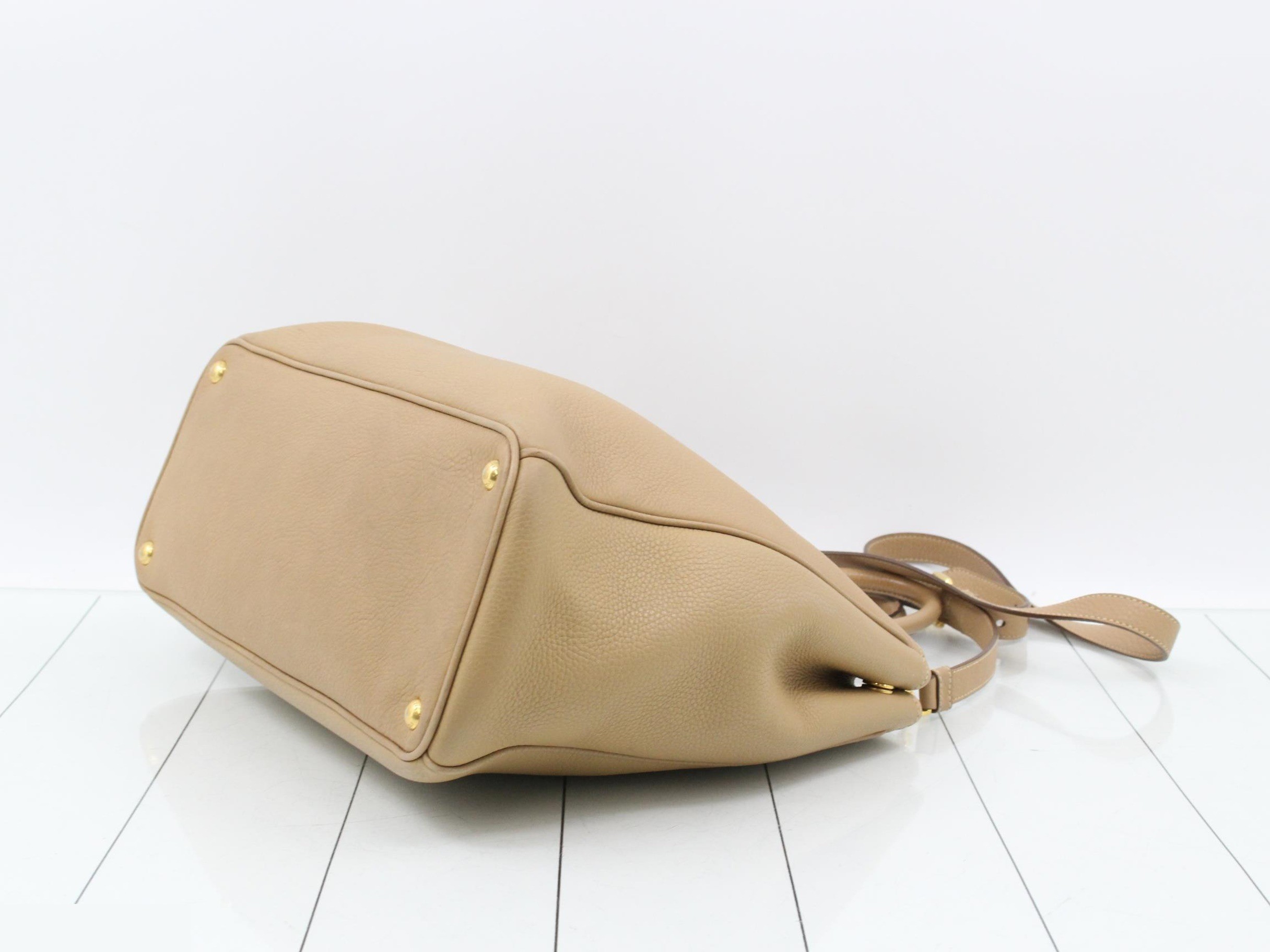 Vitello Daino 2-Way Handbag — view 6
