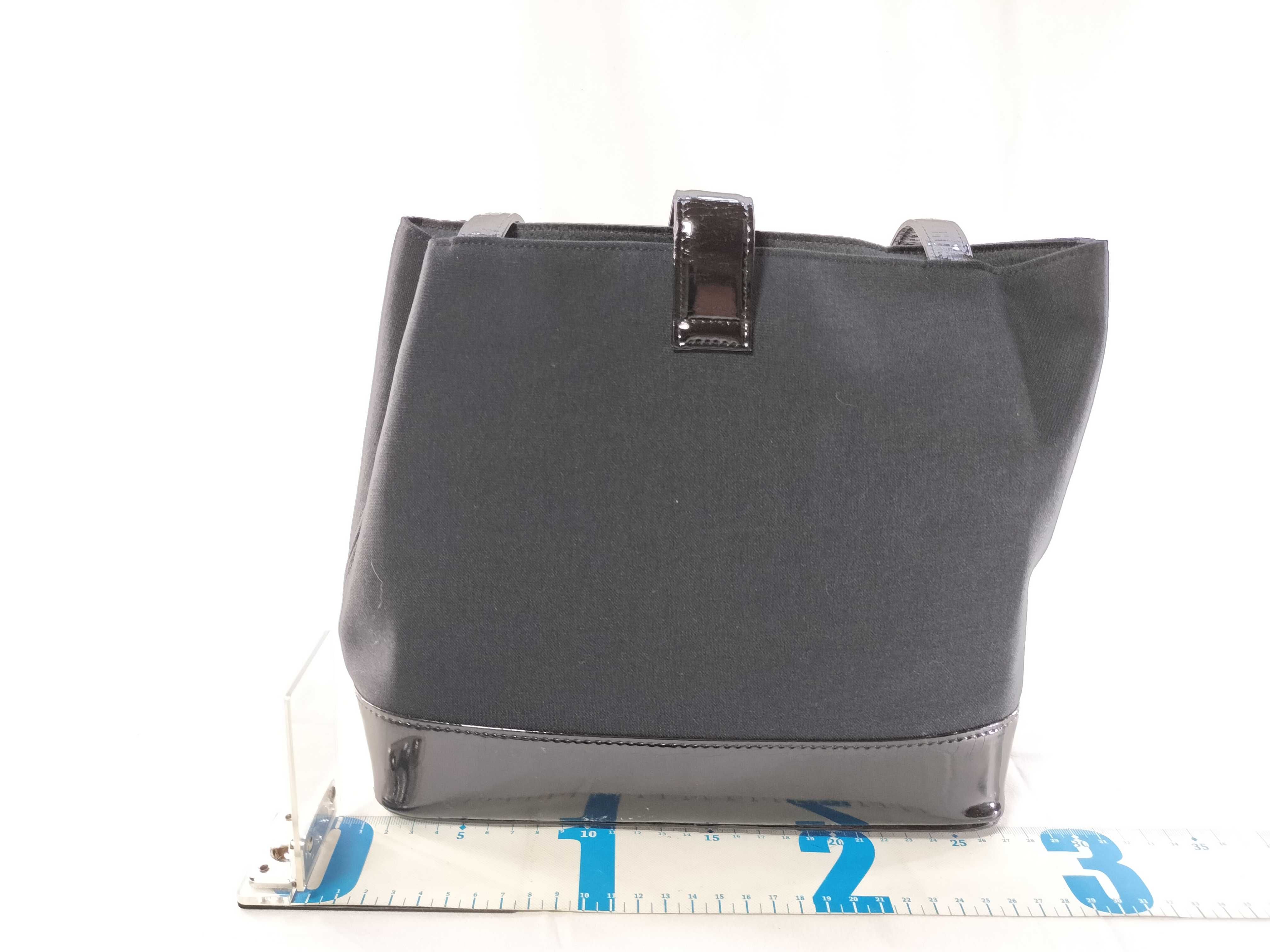 Canvas x Enamel Handbag with Heart Hardware Tote Bag — view 2