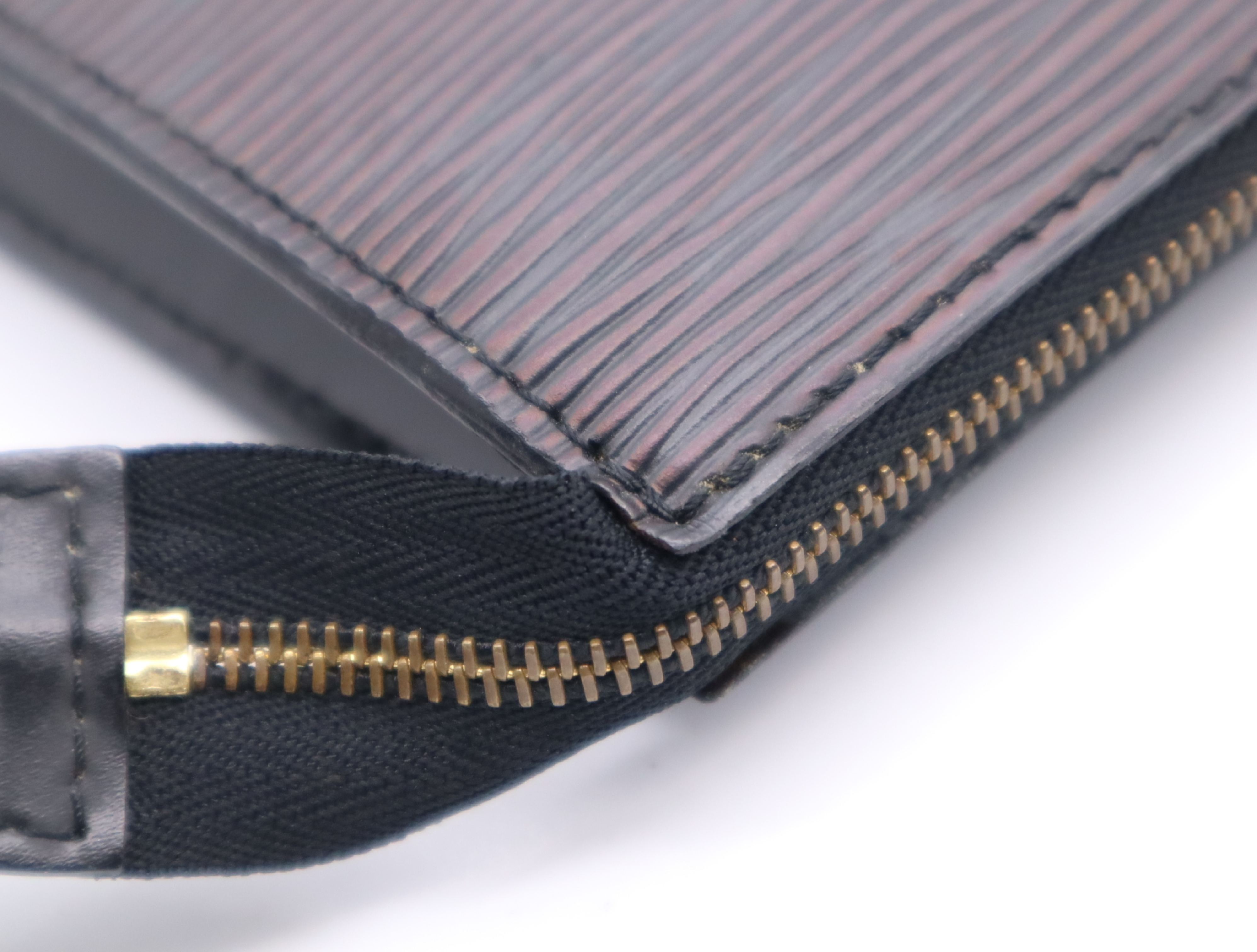 M52942 Epi Pochette Accessoires Noir Bag — view 8