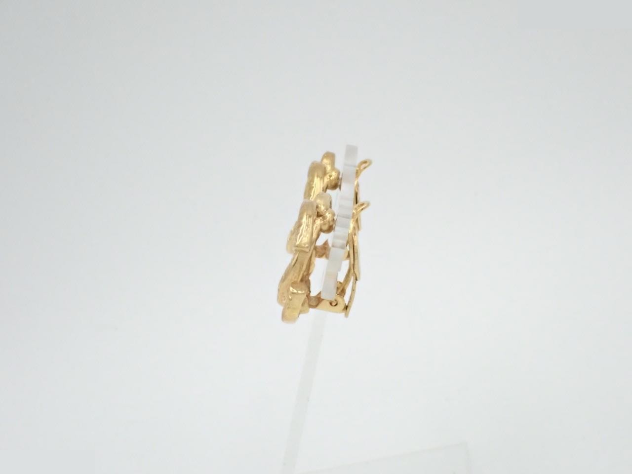 Gold earrings — view 3