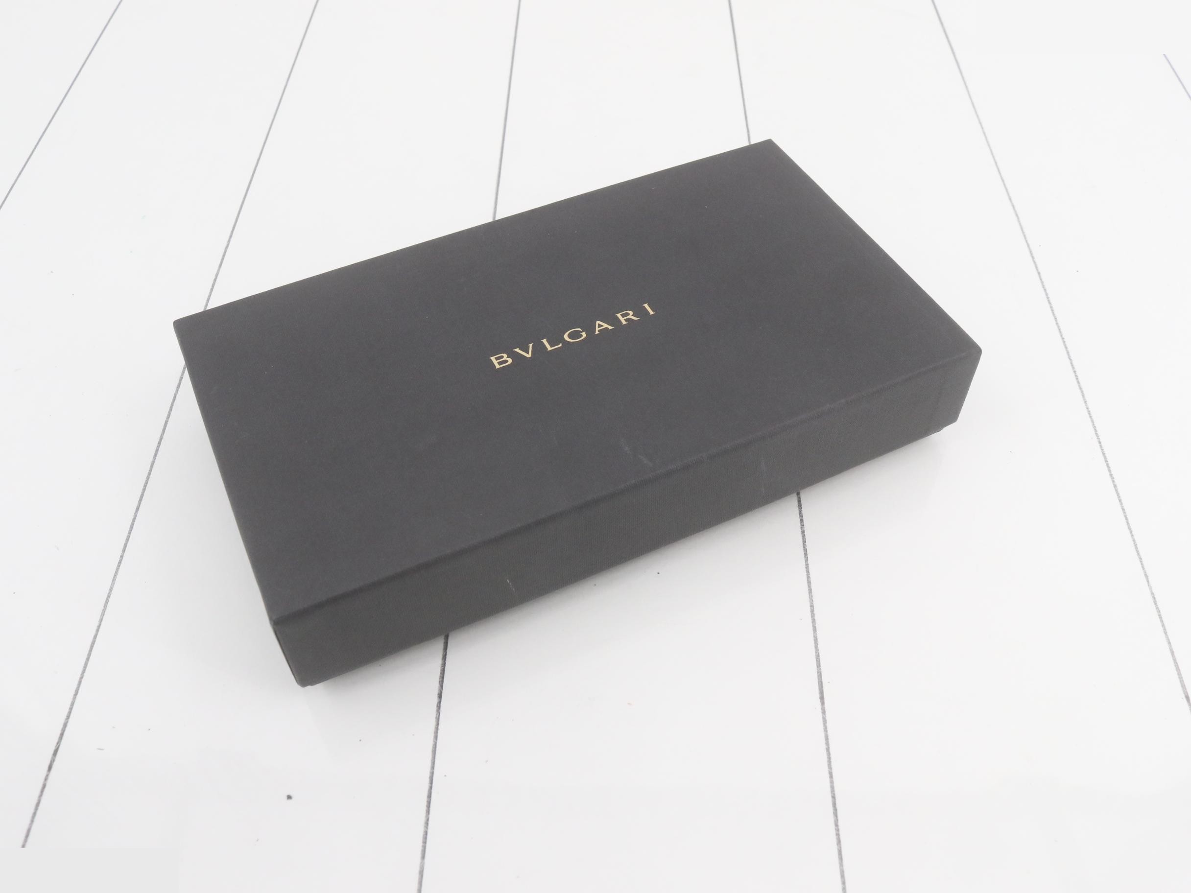 (bag) and long wallet — view 5