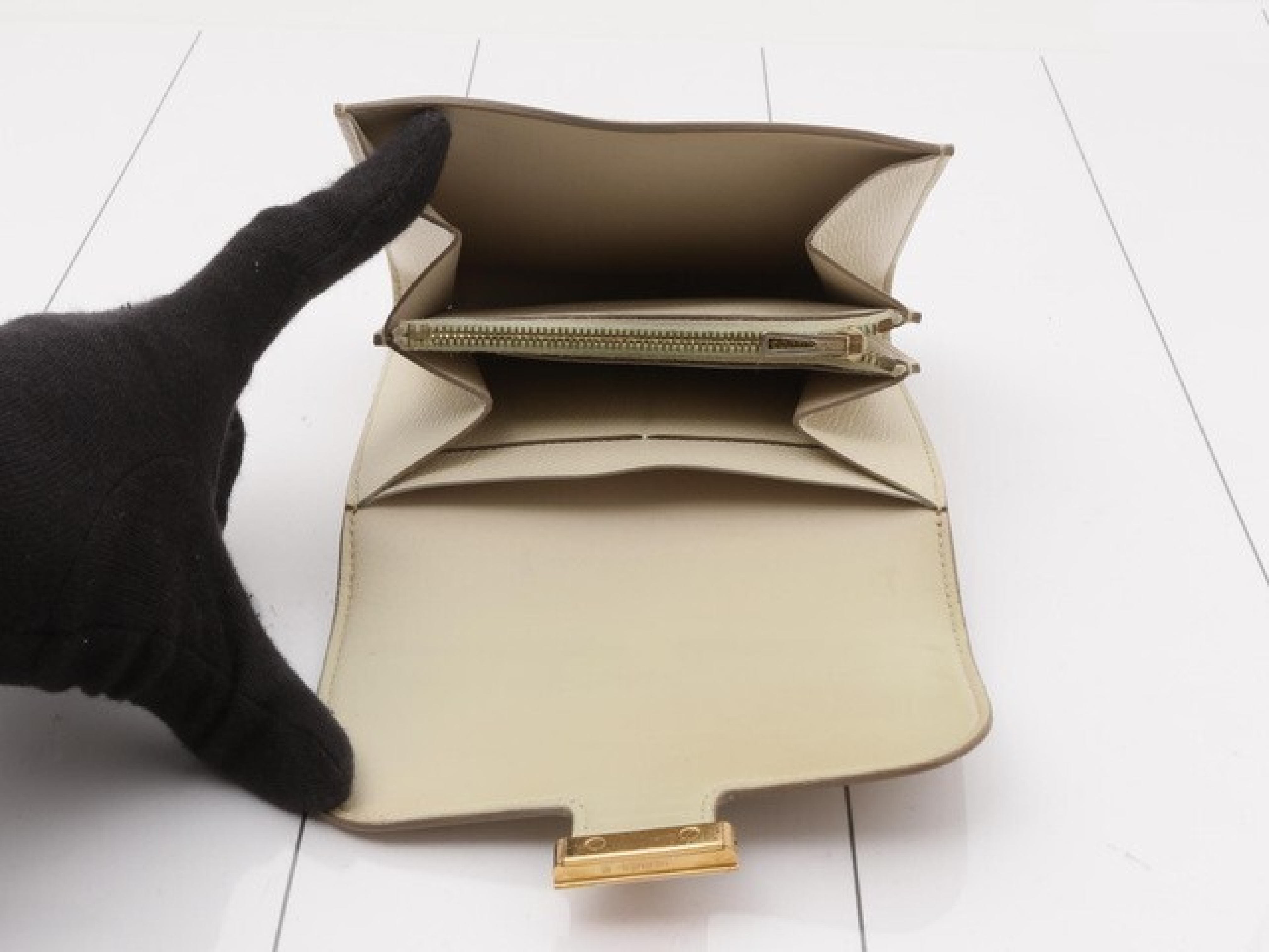 Constance Compact Epsom leather bag with C stamp, box and dust bag included. — view 5