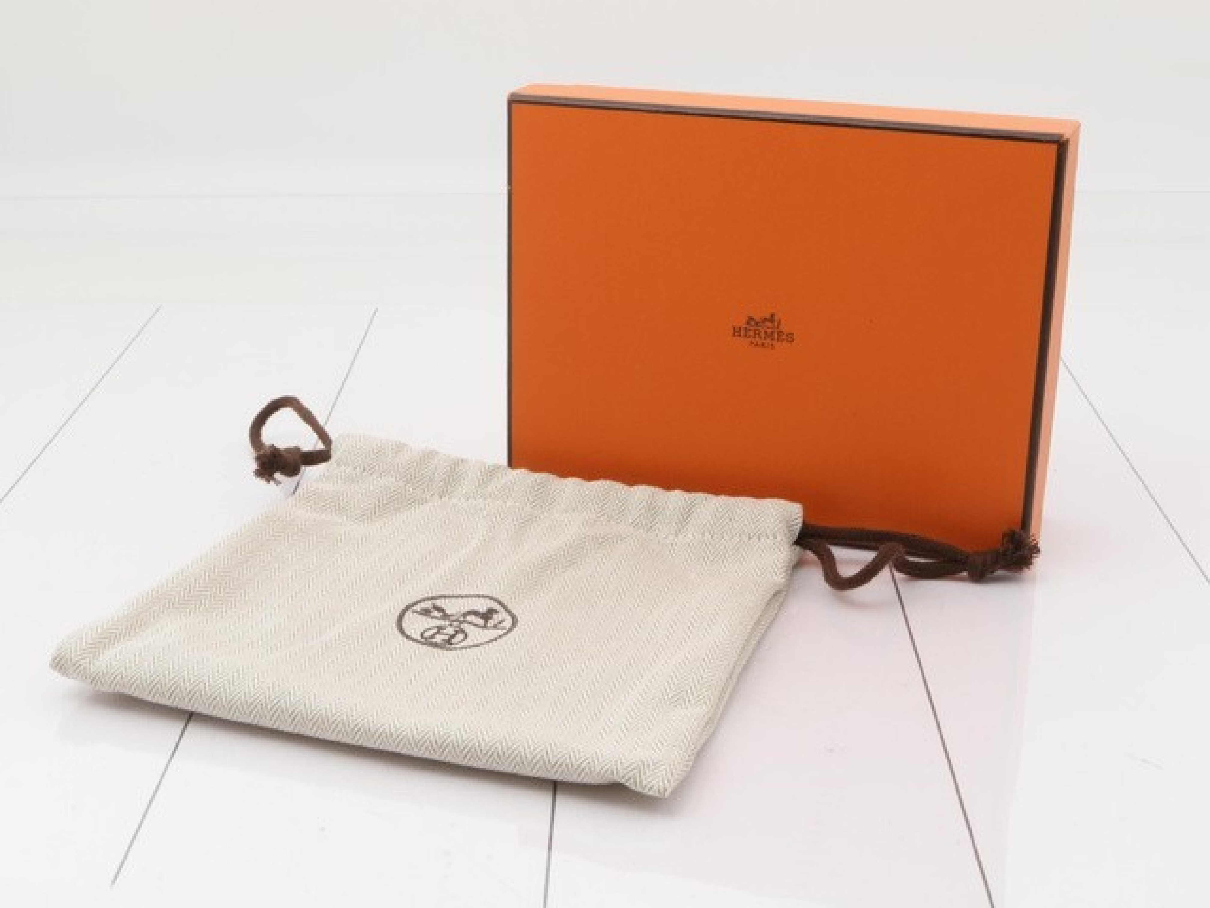 Constance Compact Epsom leather bag with C stamp, box and dust bag included. — view 6
