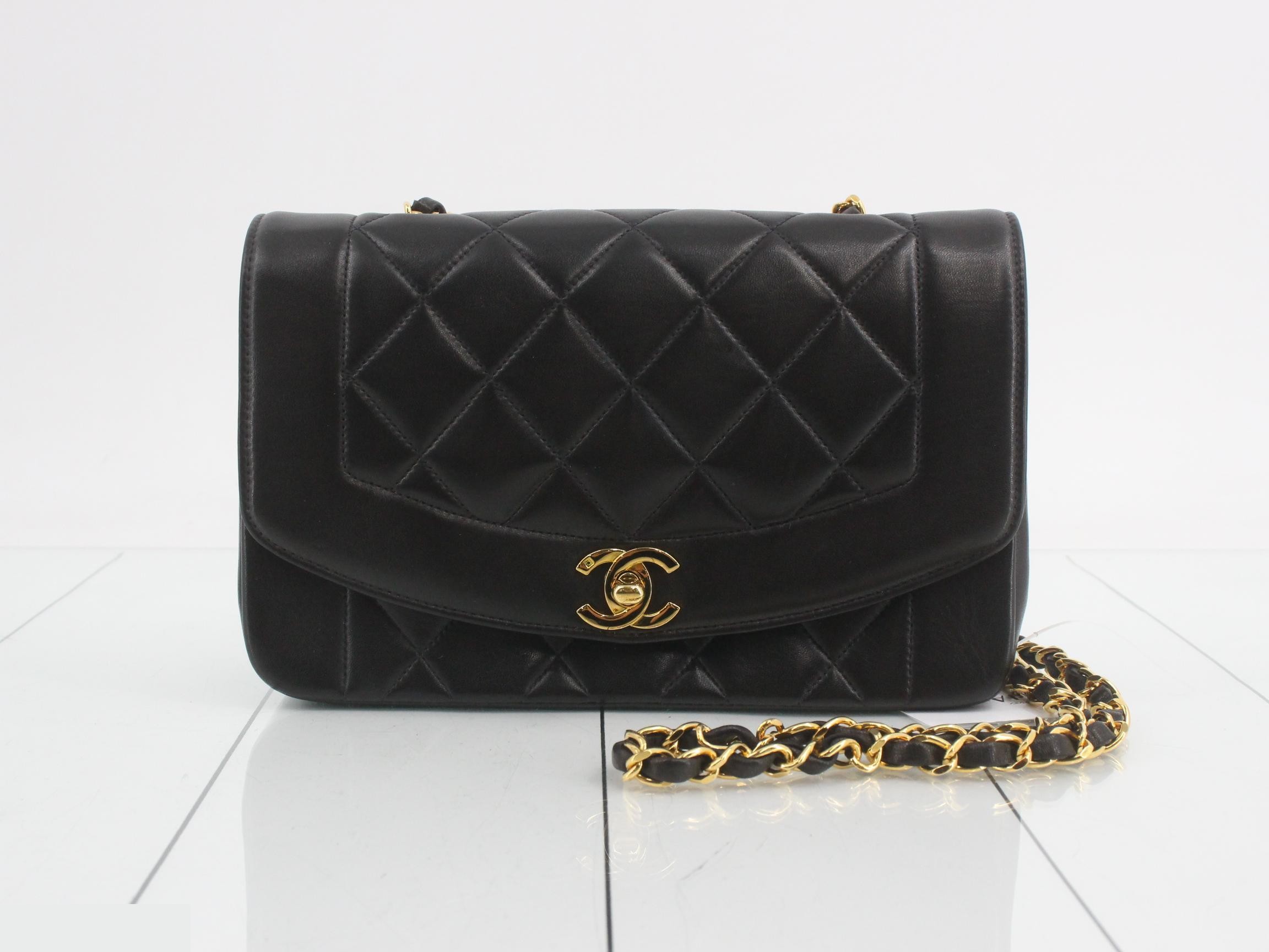 Matelassé Diana 22 Chain Shoulder Bag, Lambskin, Black, Series 2, W22cm
